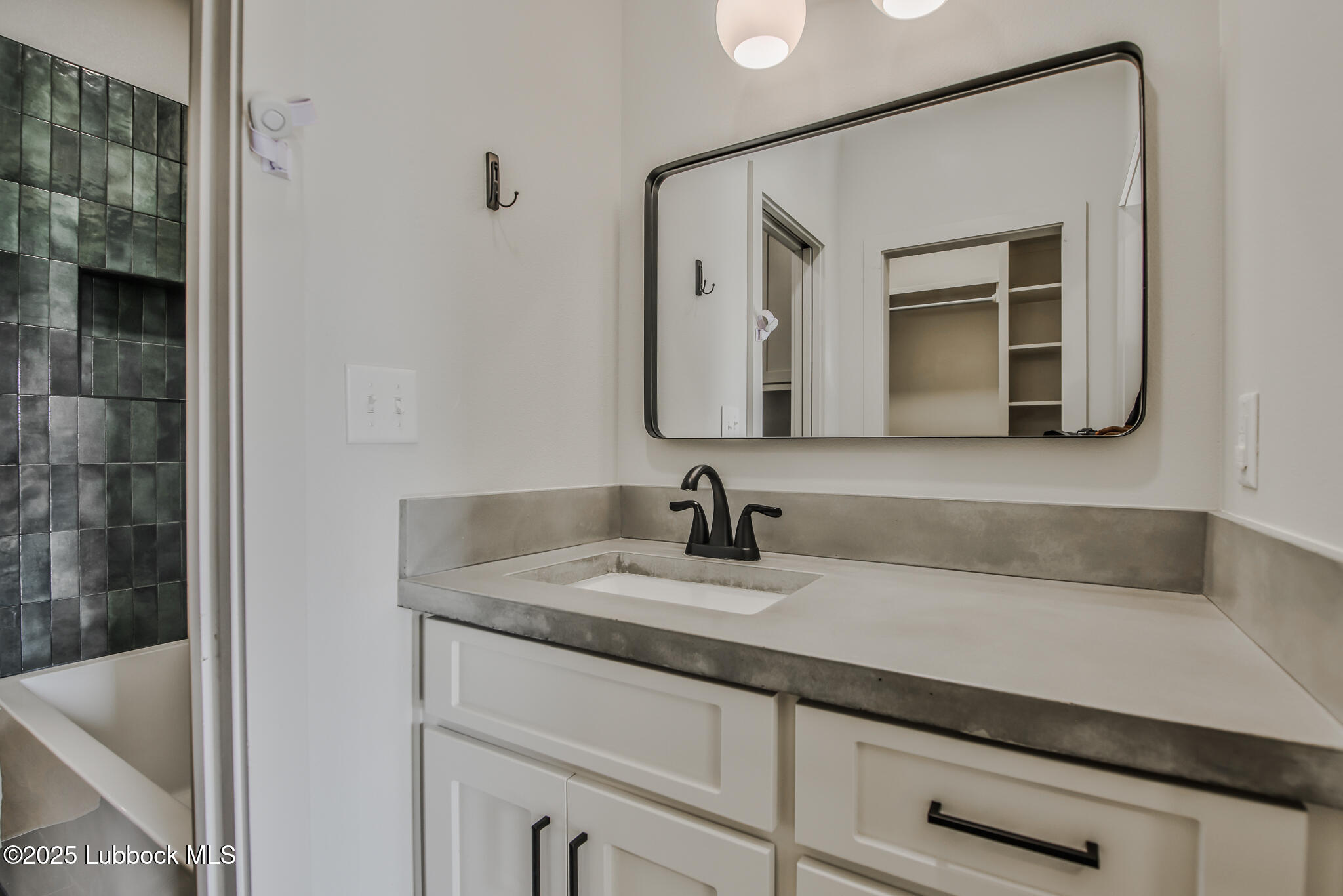 518 Avenue U Property Photo 28