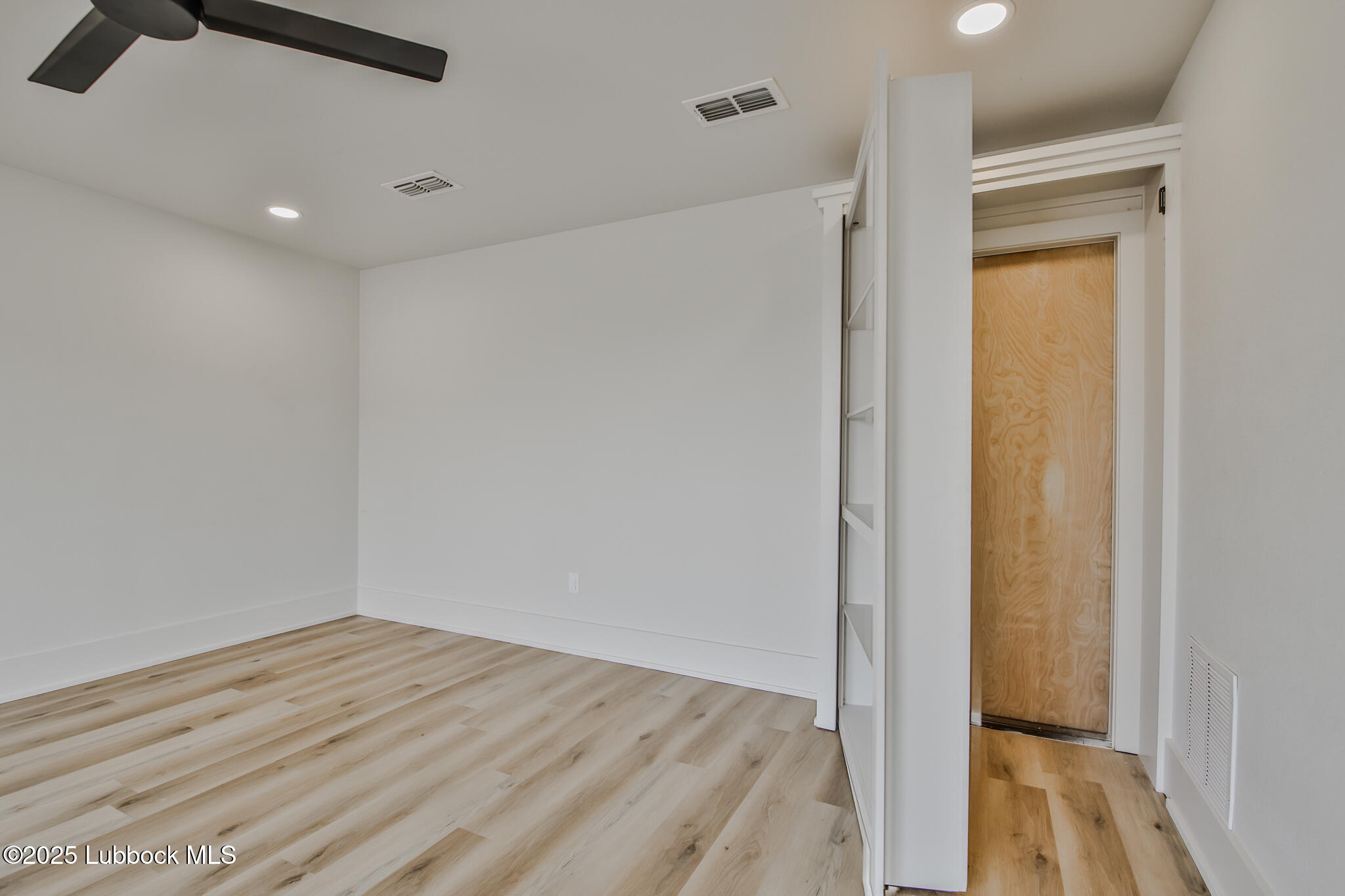 518 Avenue U Property Photo 34