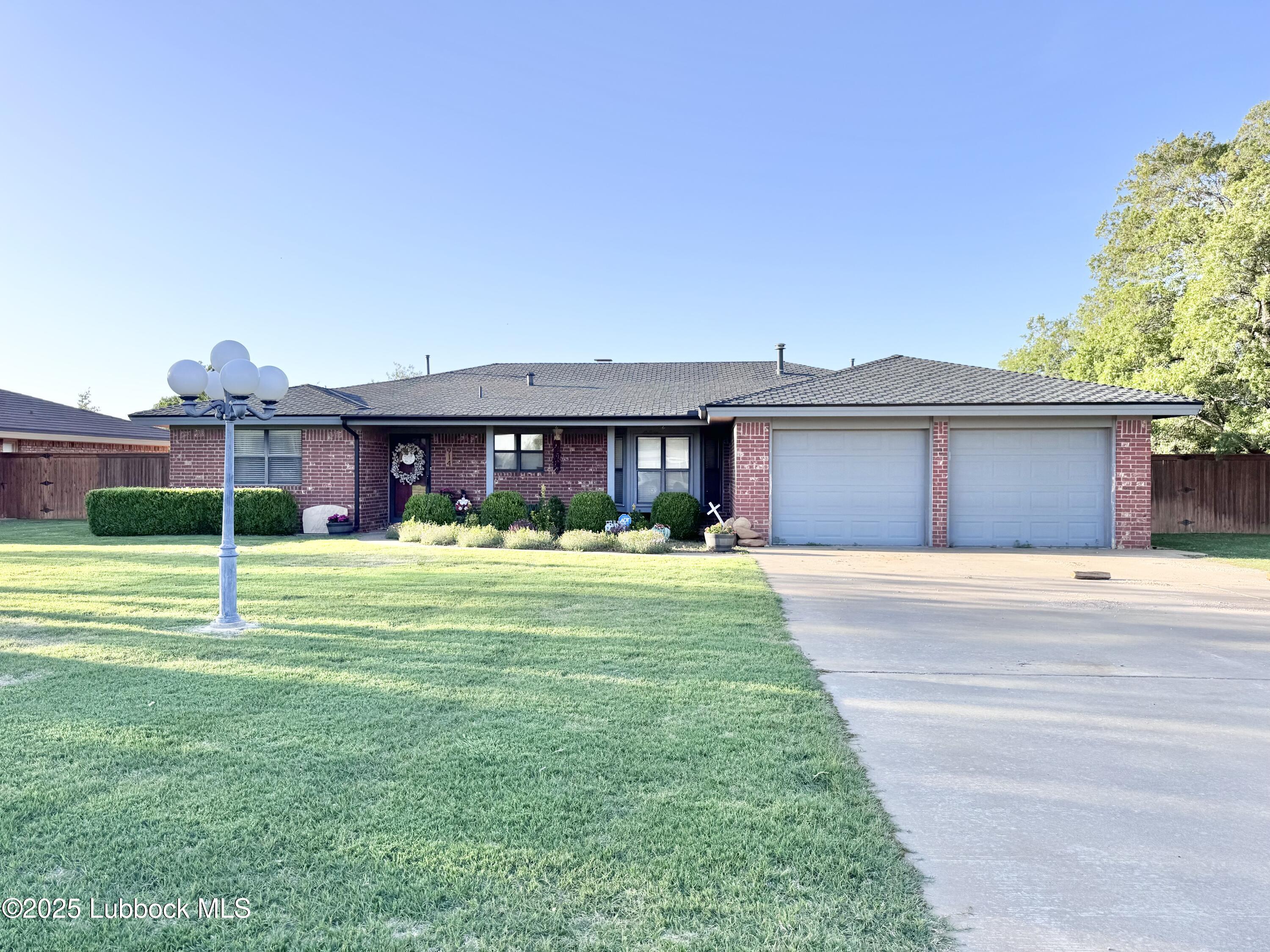 914 W Lee Street Property Photo 1