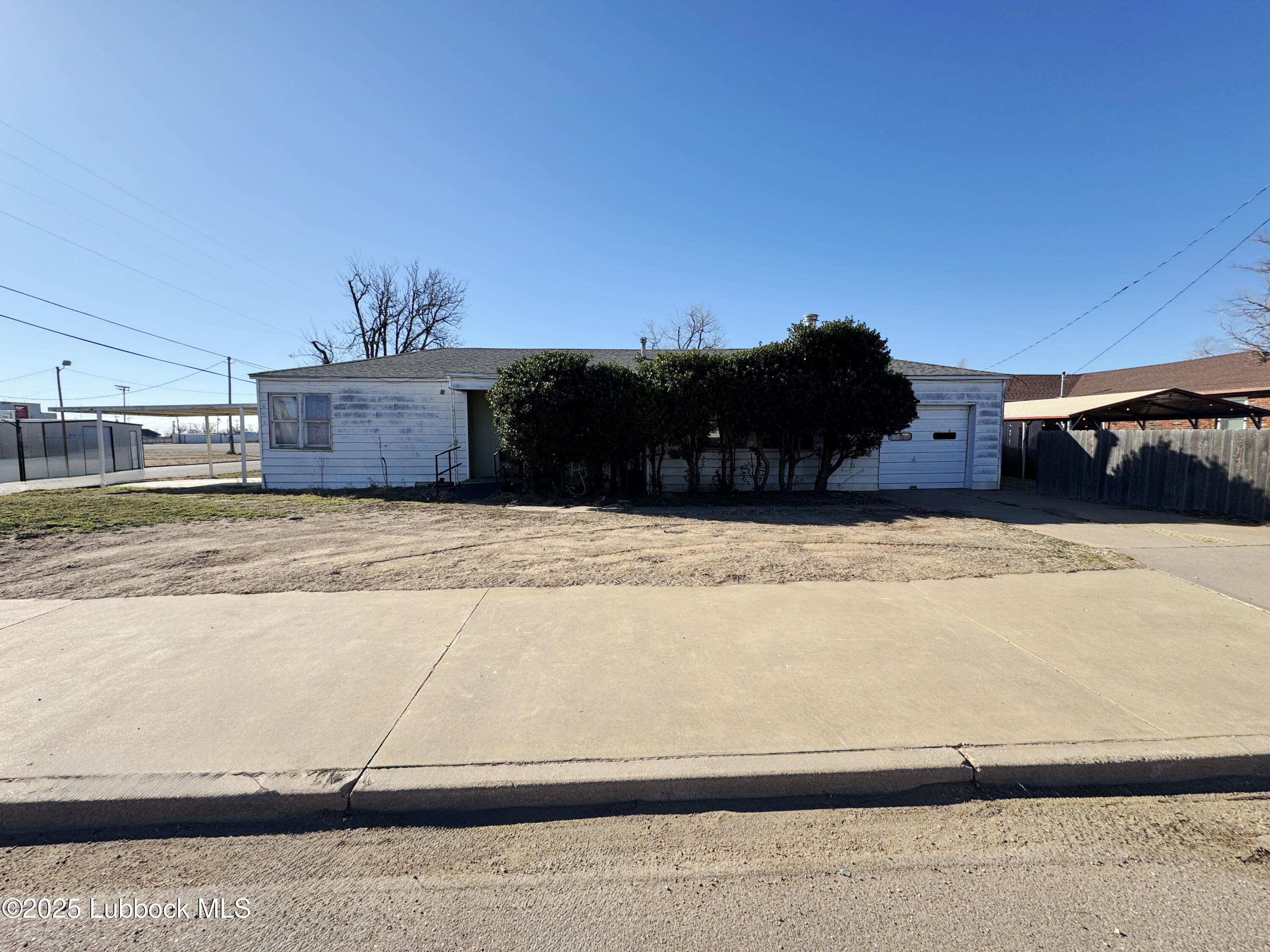 420 E Locust Street Property Photo 1