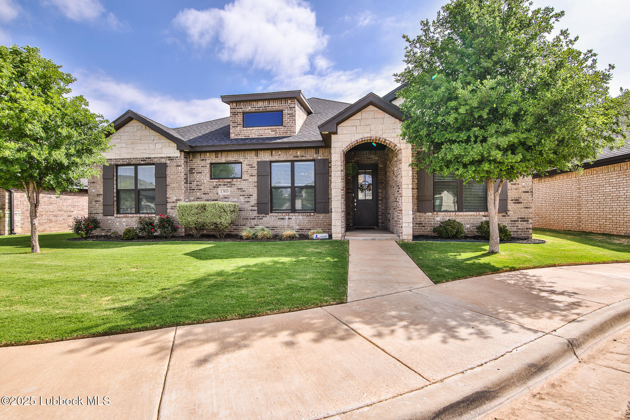 1303 Dover Lane Property Photo 1