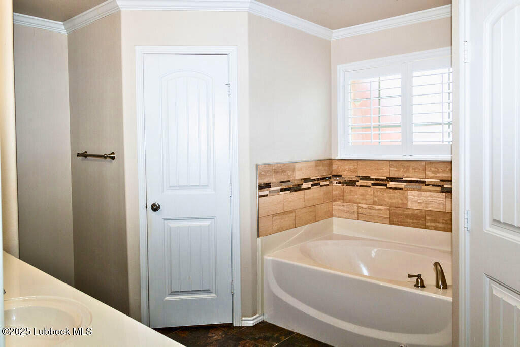 6717 92nd Street Property Photo 8