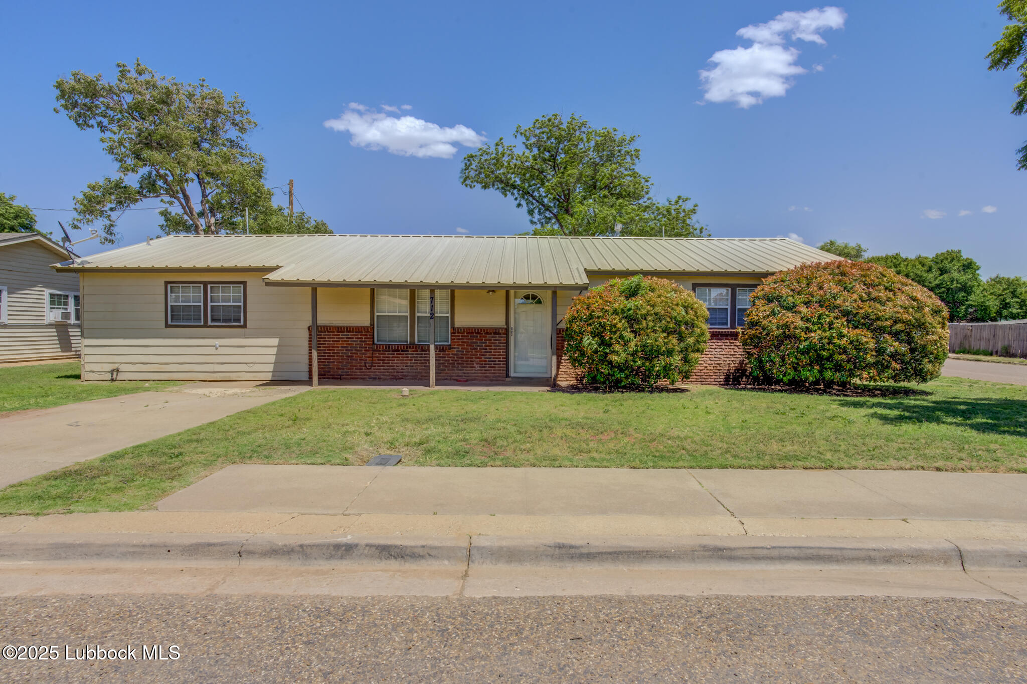 712 Hickory Street Property Photo 1