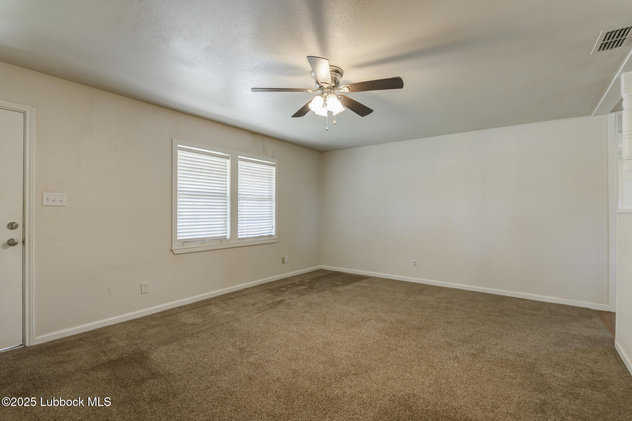 712 Hickory Street Property Photo 6