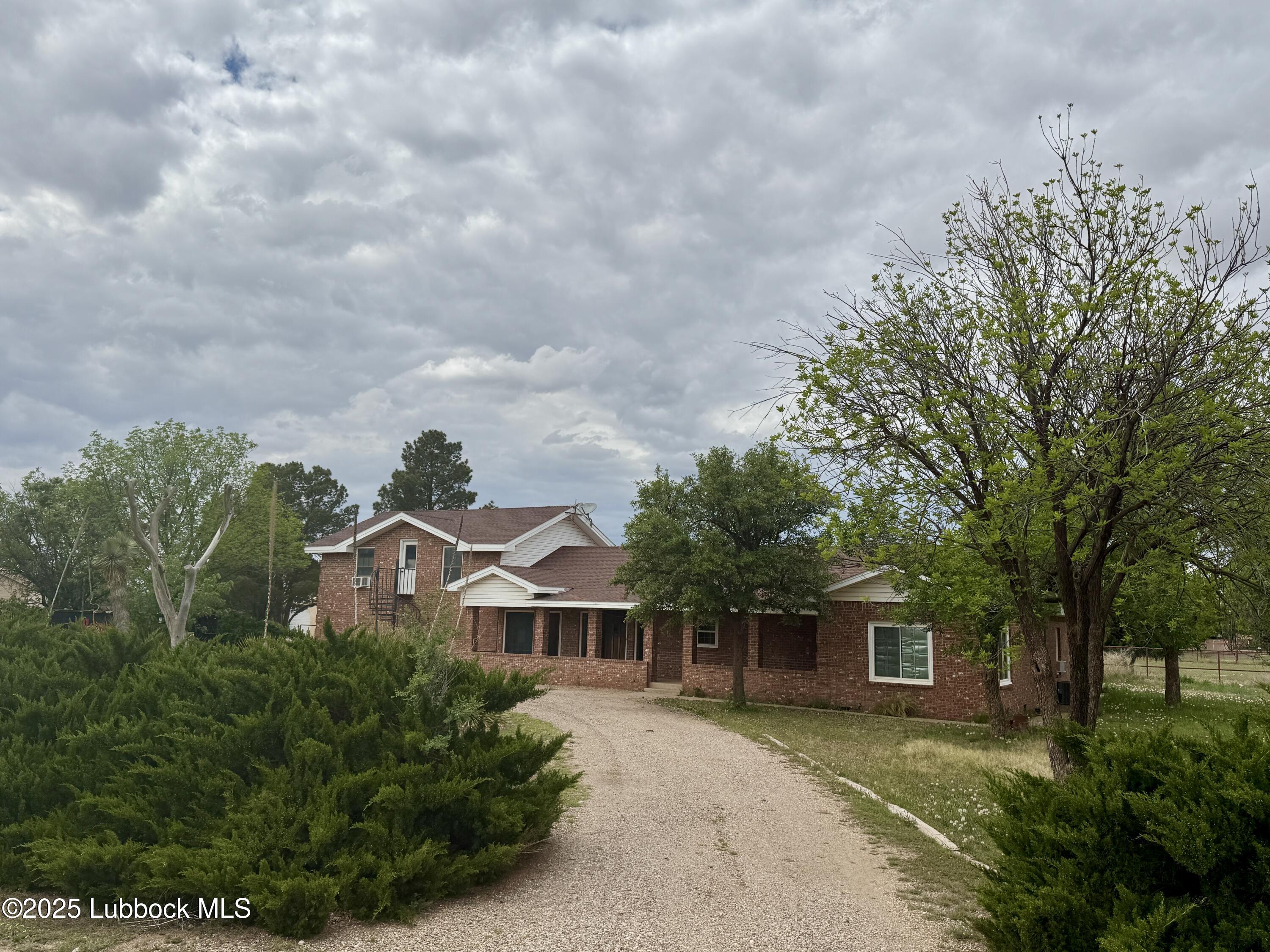 8014 County Rd 5840 Property Photo 1