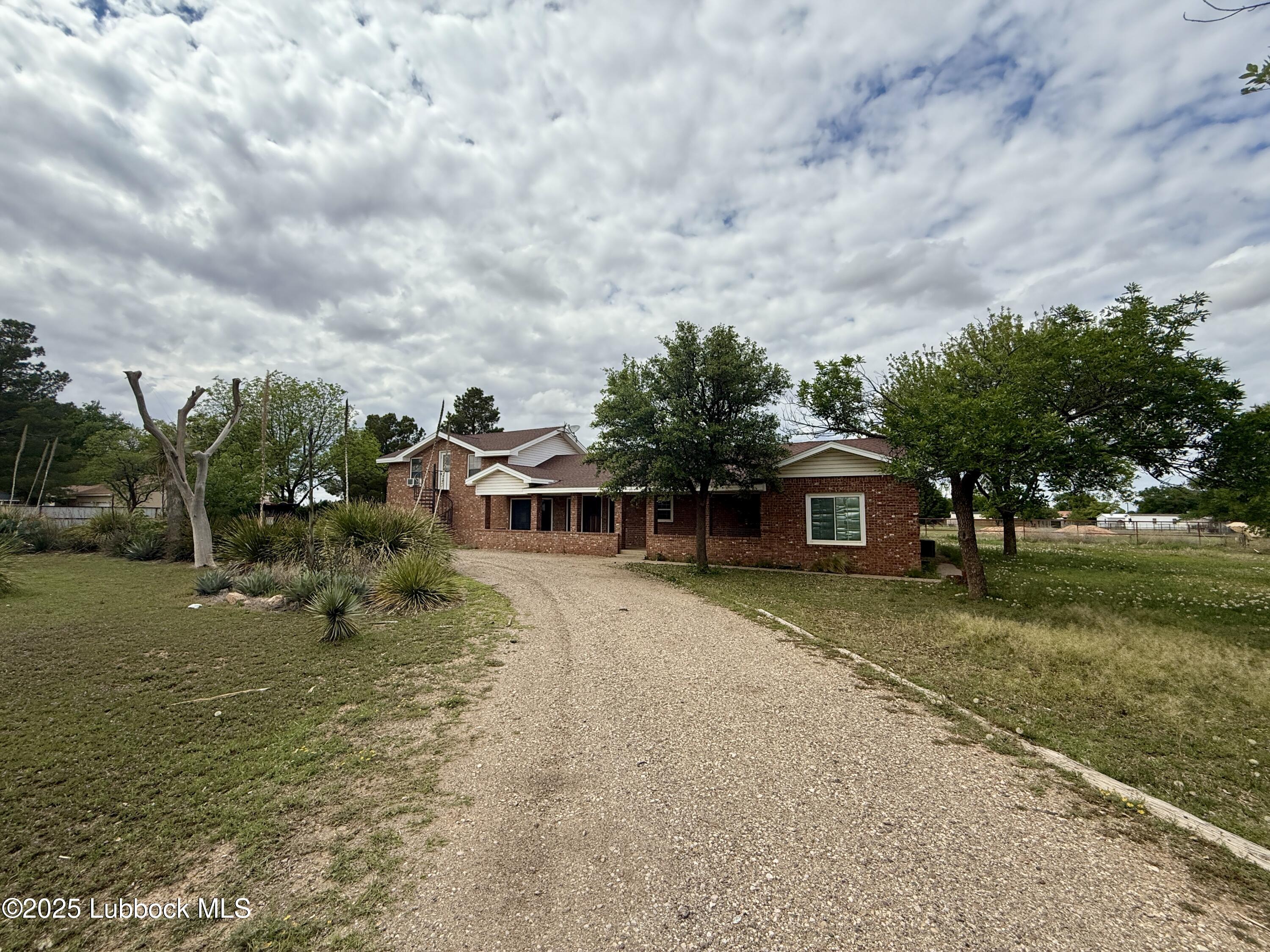 8014 County Rd 5840 Property Photo 2