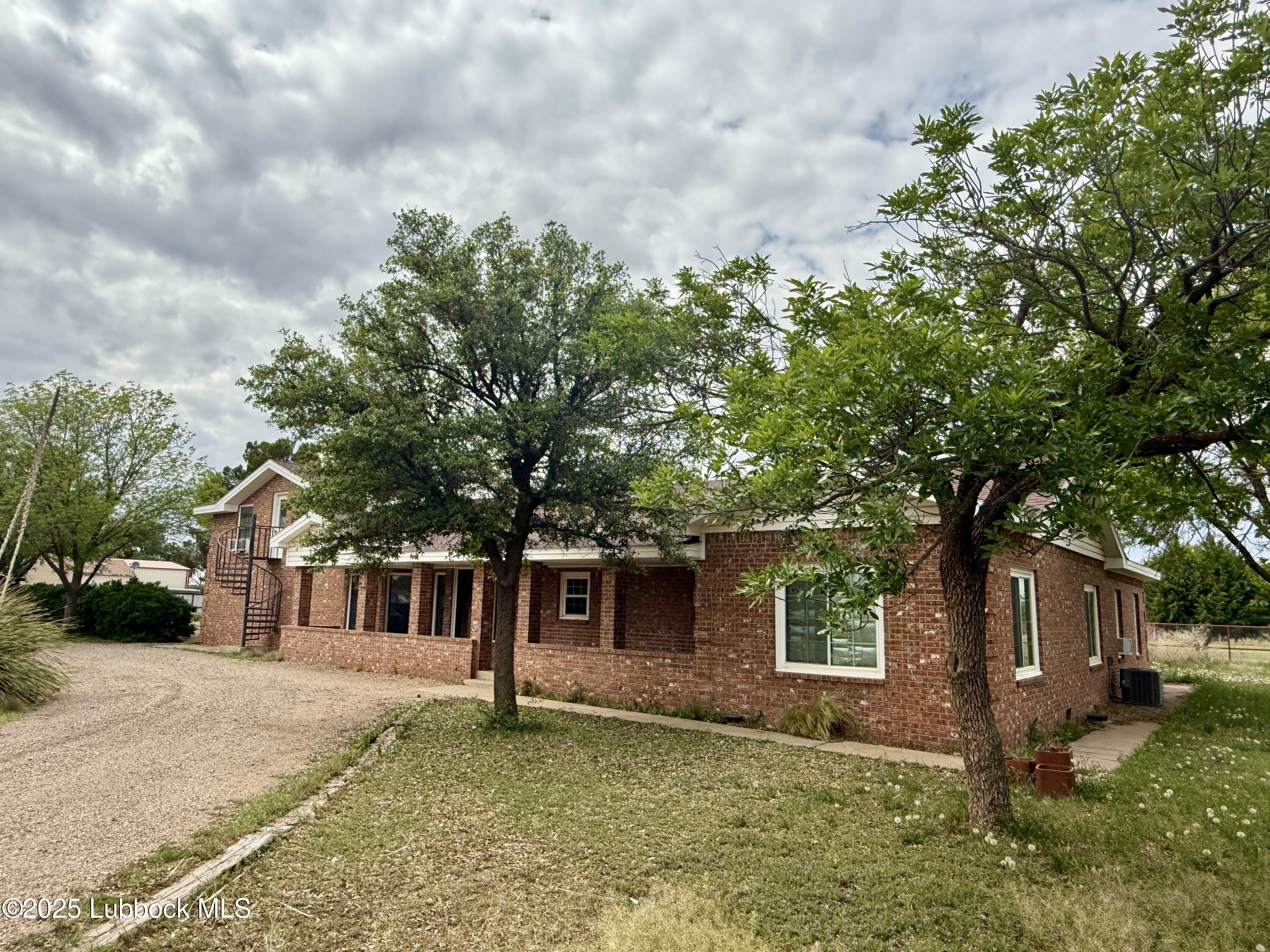 8014 County Rd 5840 Property Photo 3