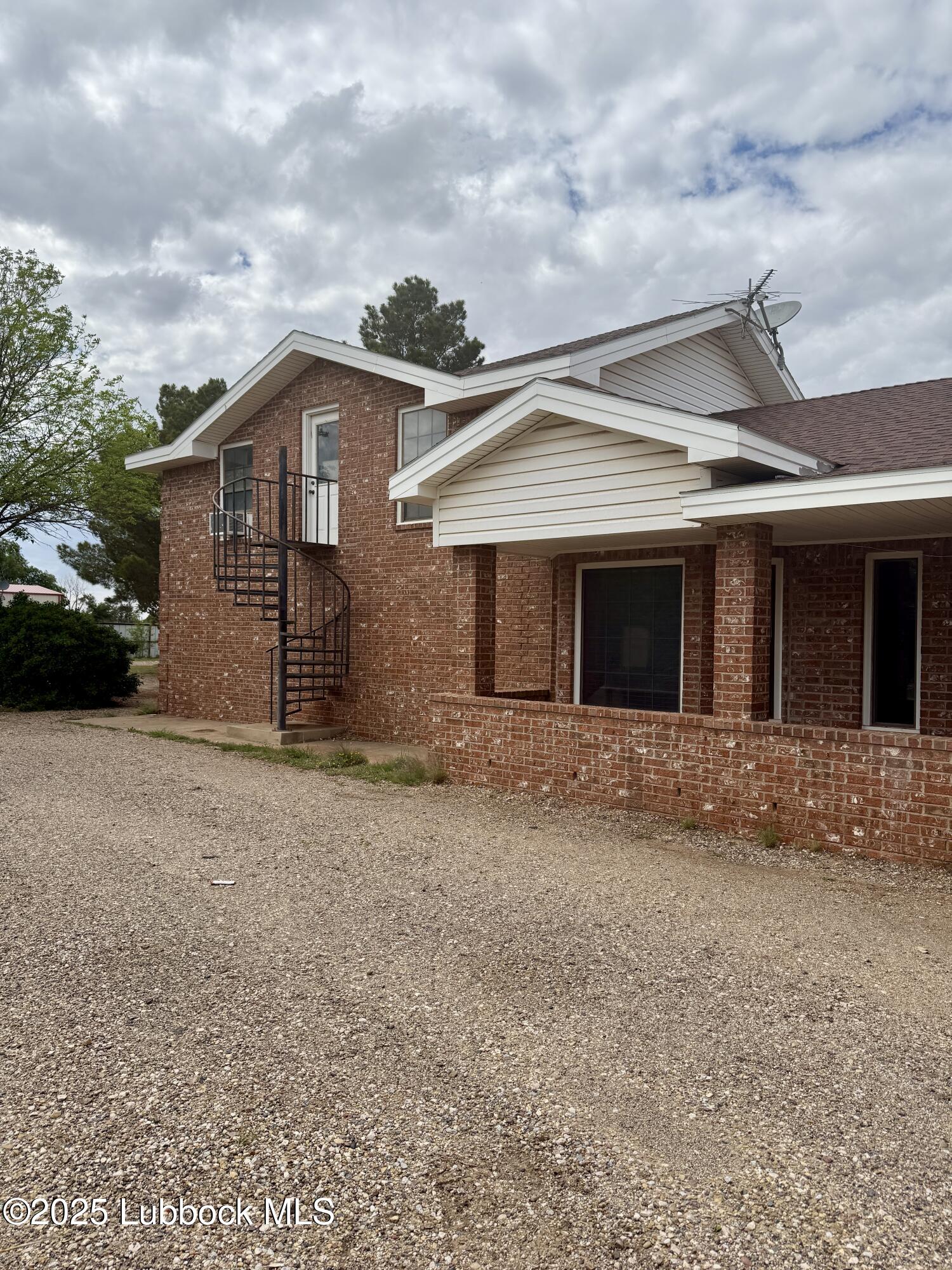 8014 County Rd 5840 Property Photo 4