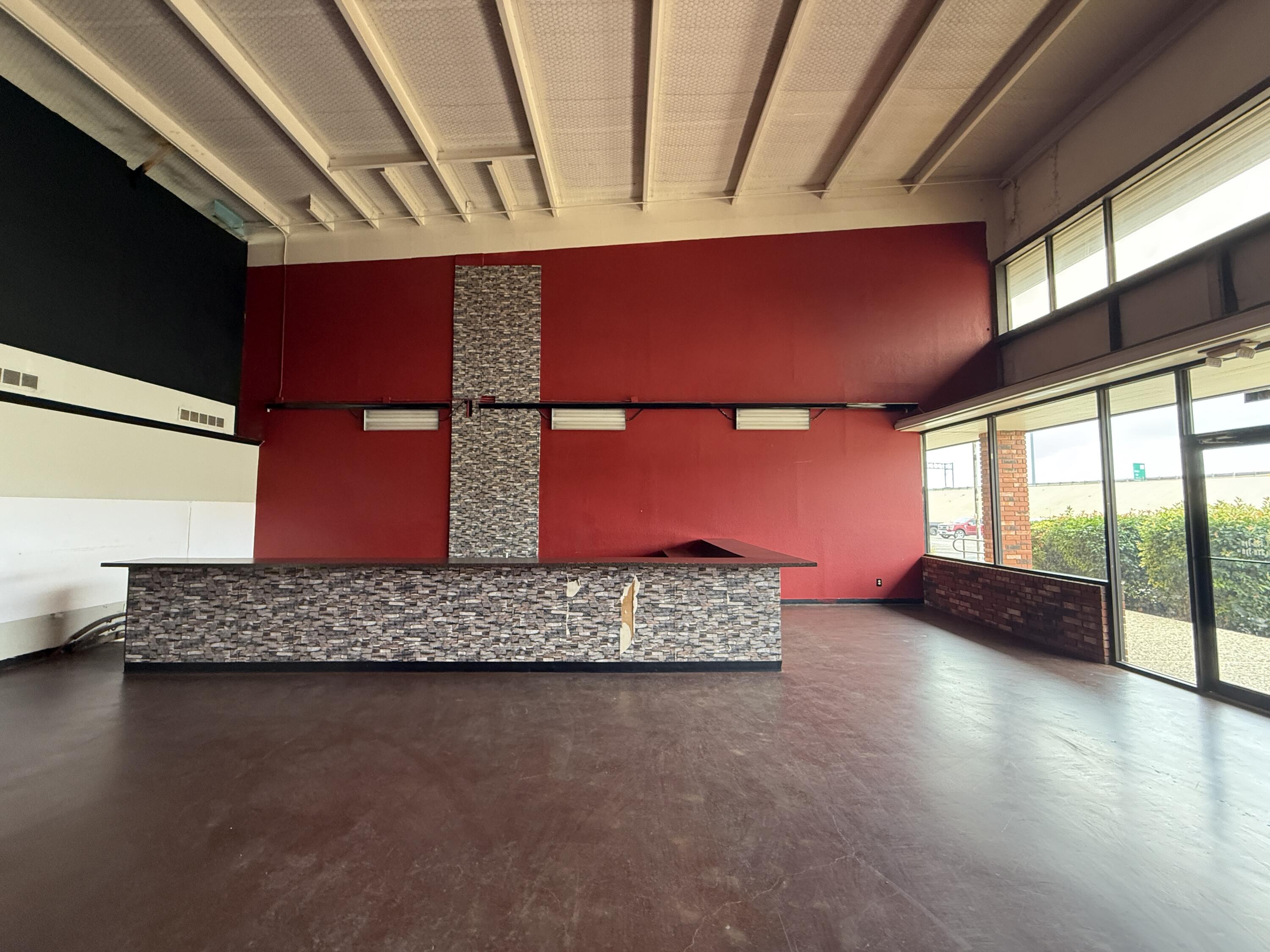 4713 W Loop 289 Acc Road Property Photo 5