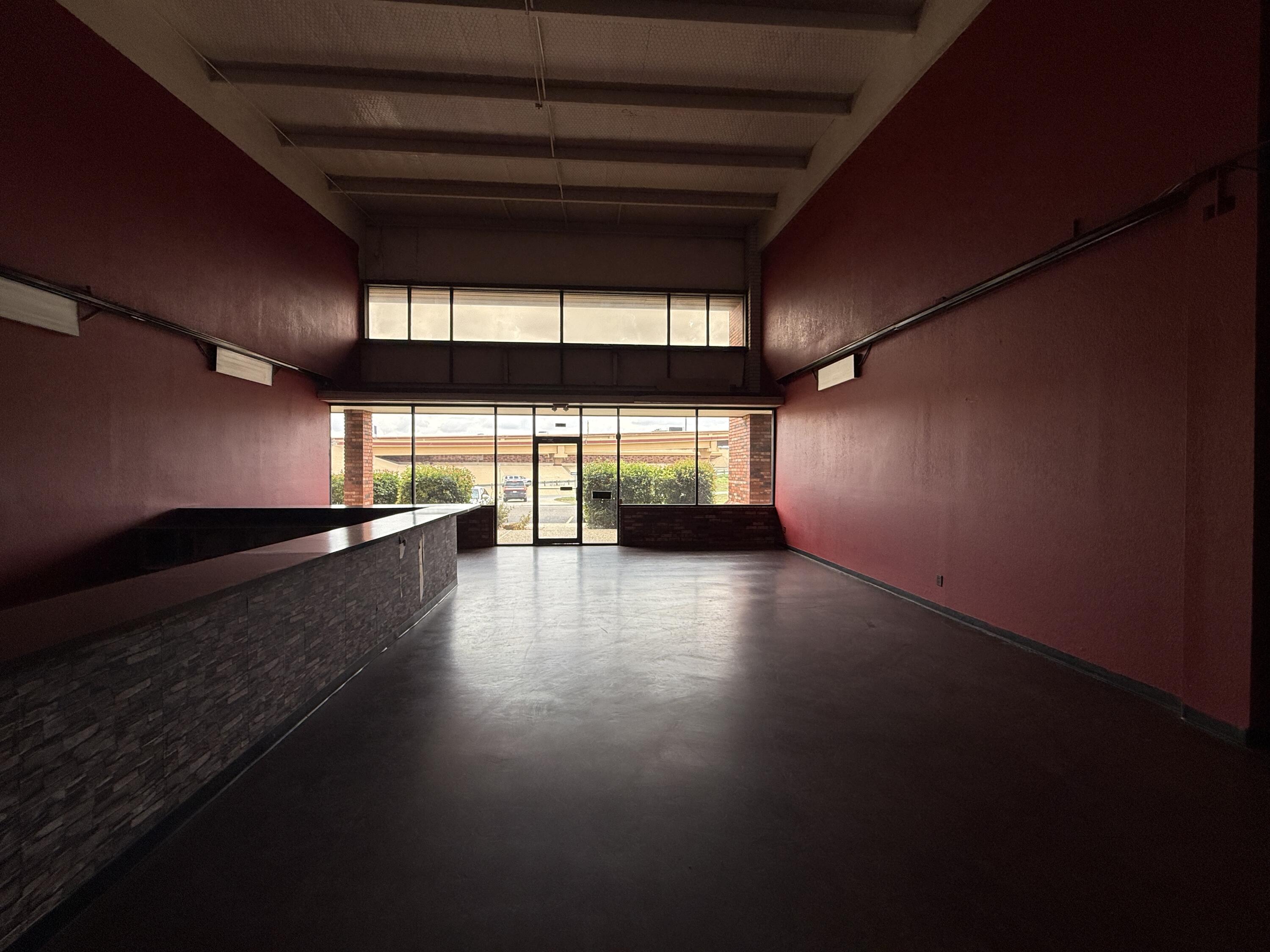 4713 W Loop 289 Acc Road Property Photo 6