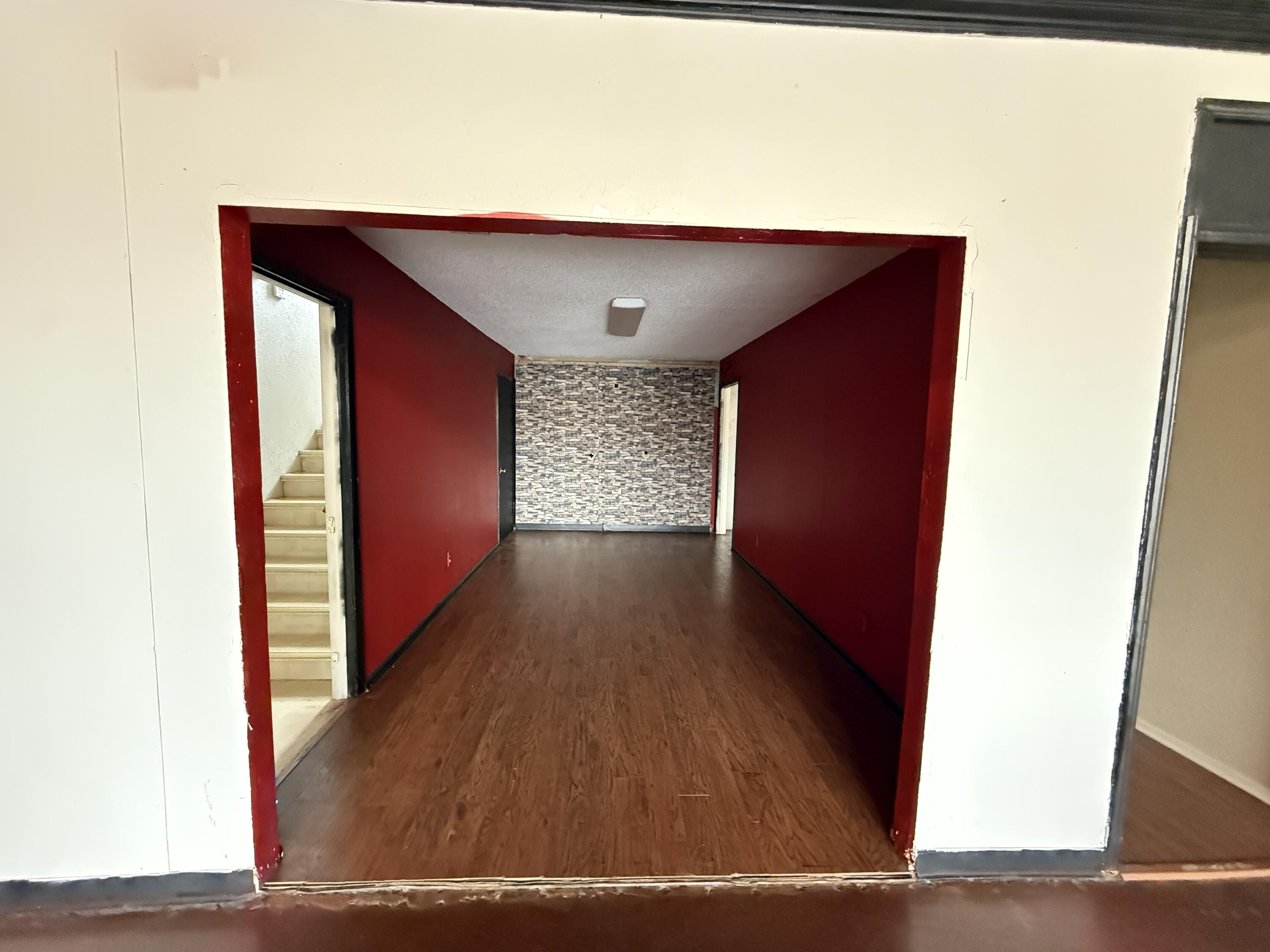4713 W Loop 289 Acc Road Property Photo 8