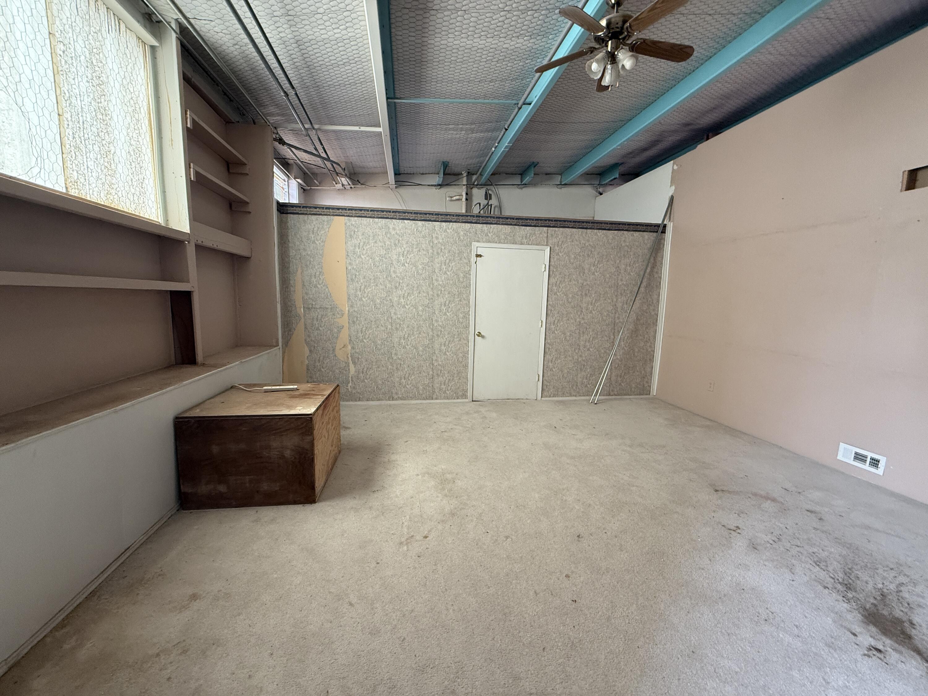 4713 W Loop 289 Acc Road Property Photo 17
