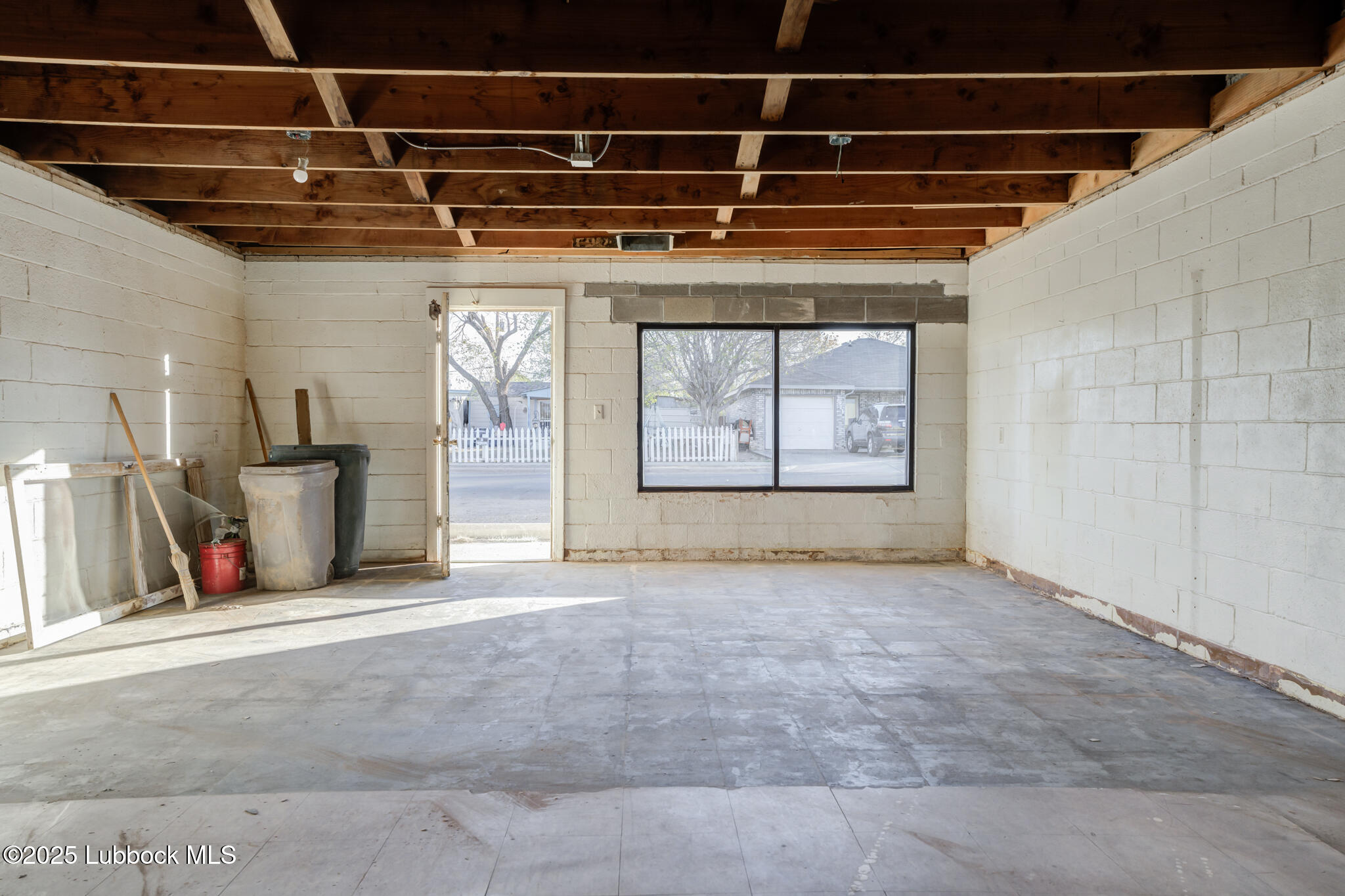 313 N Detroit Avenue Property Photo 35