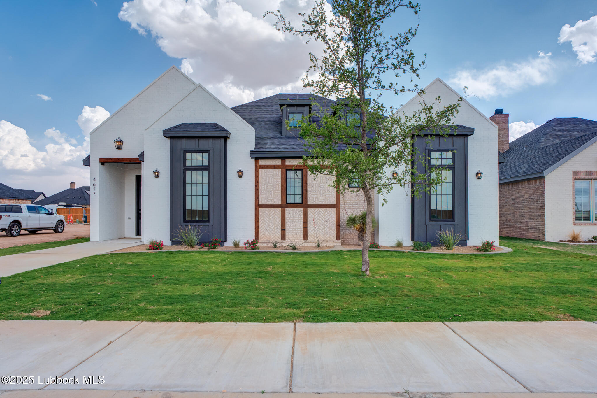 4617 138th Place Property Photo 1