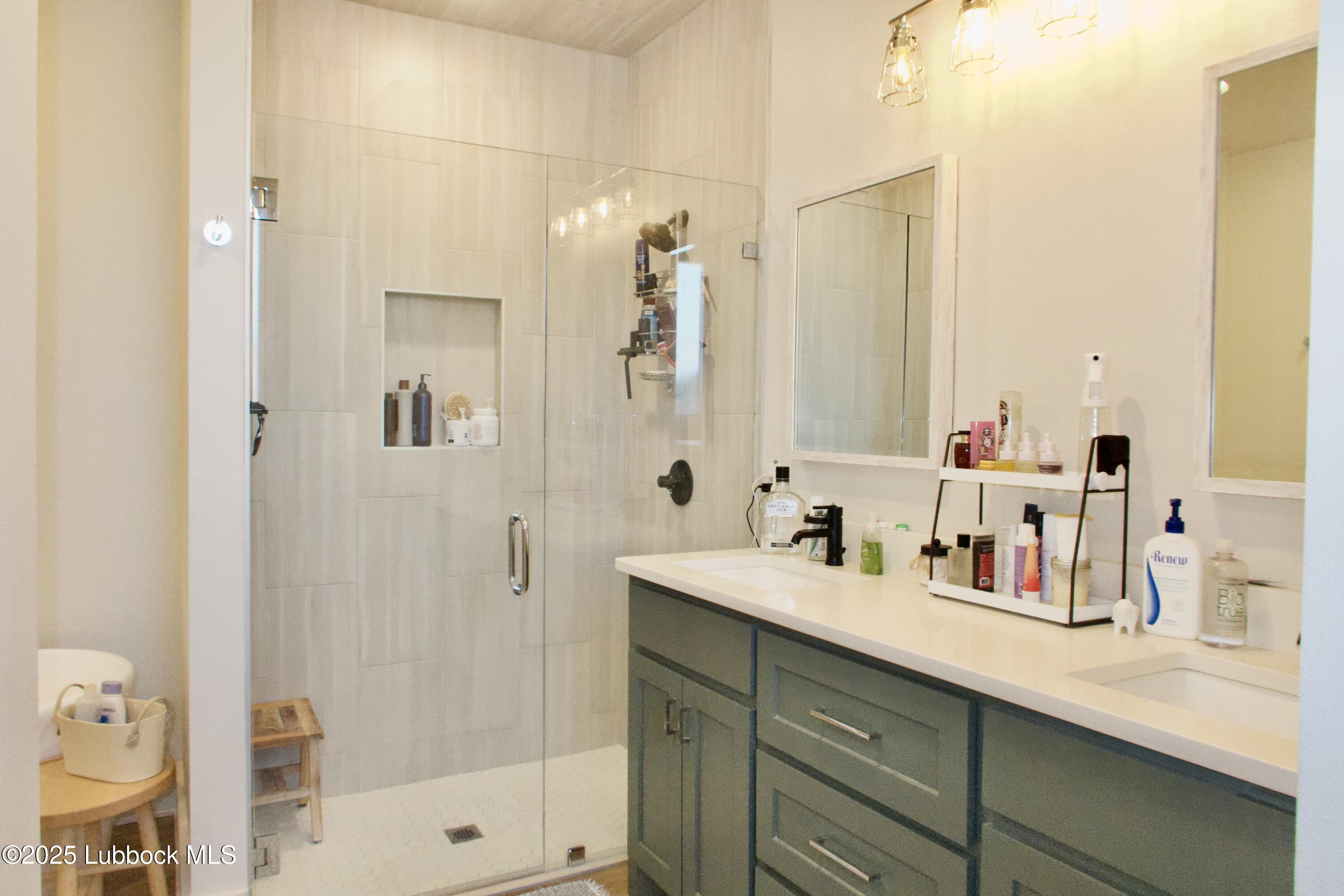 1023 N Fulton Avenue Property Photo 17