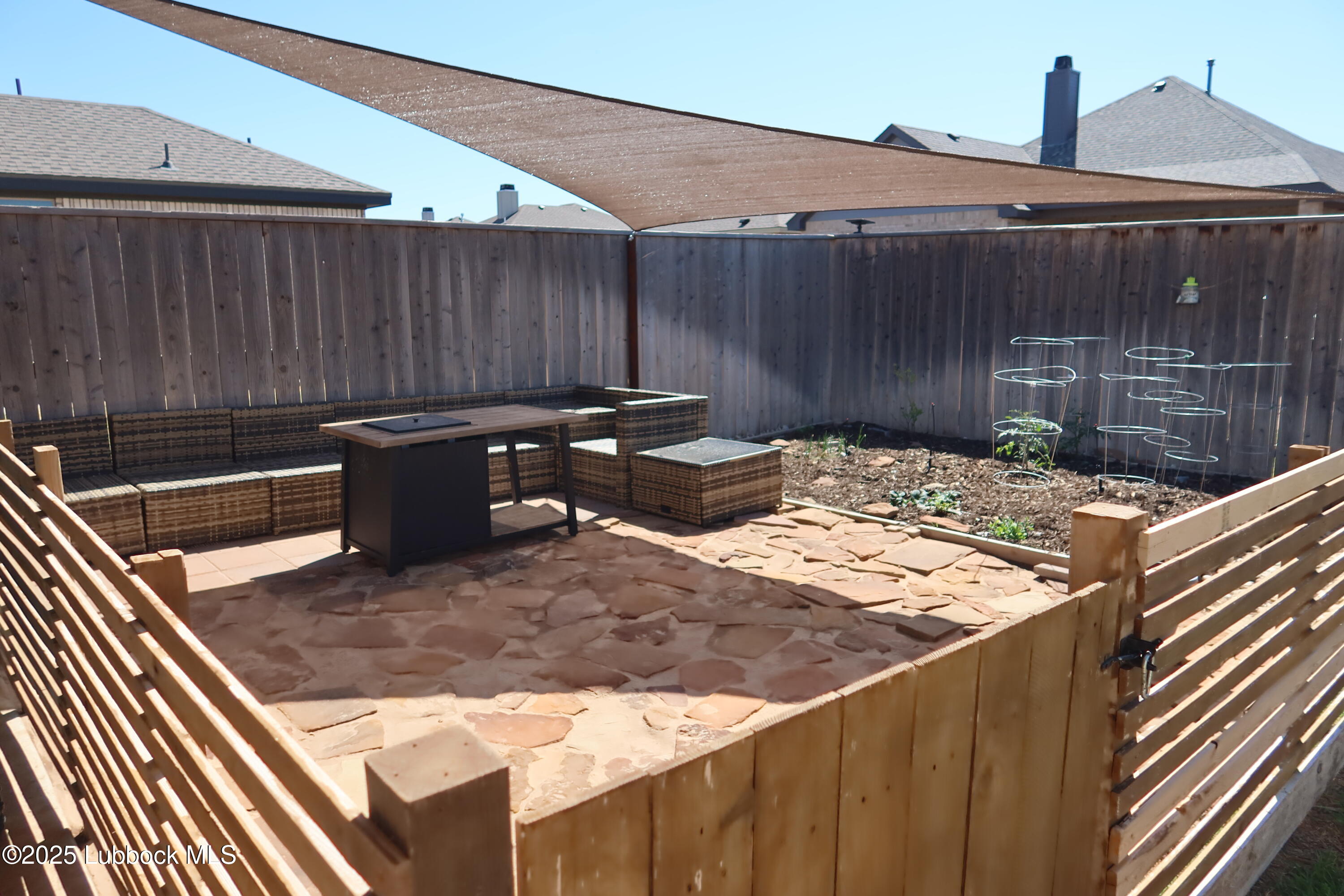 1023 N Fulton Avenue Property Photo 26