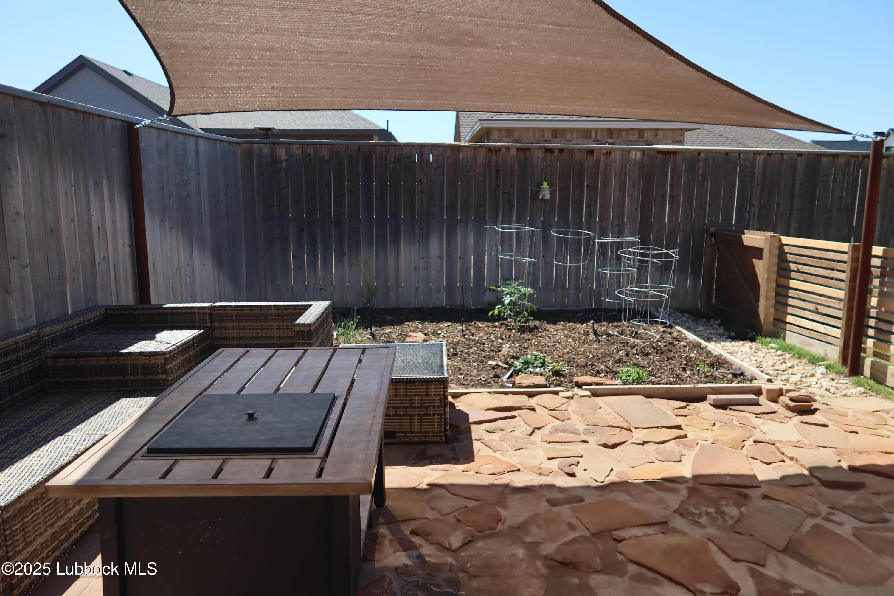 1023 N Fulton Avenue Property Photo 27
