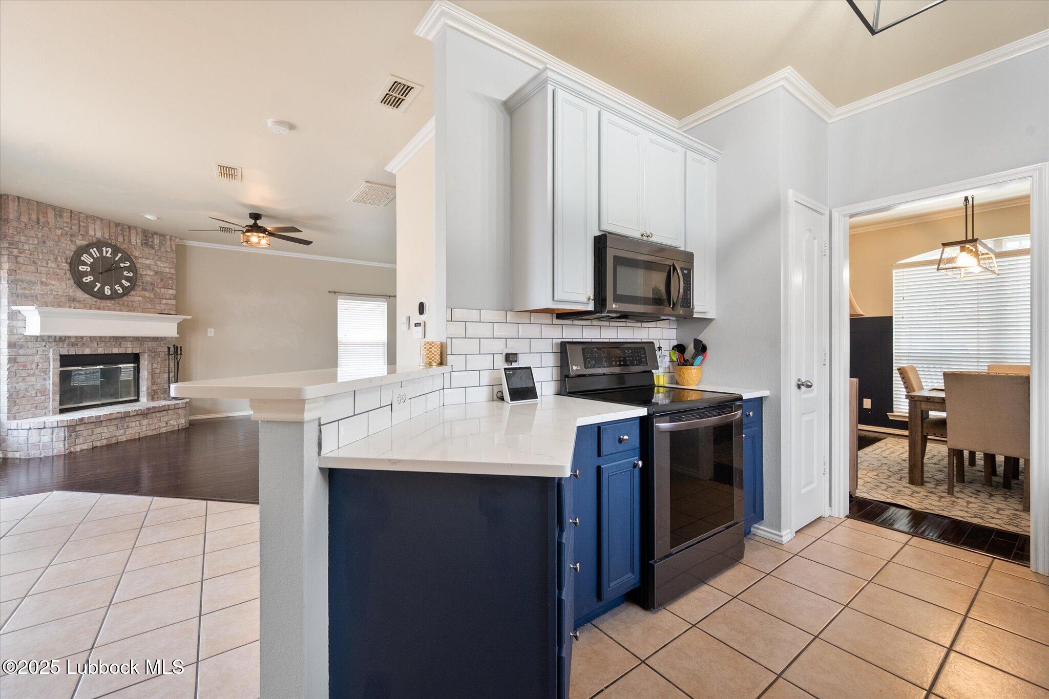 10827 Detroit Avenue Property Photo 13