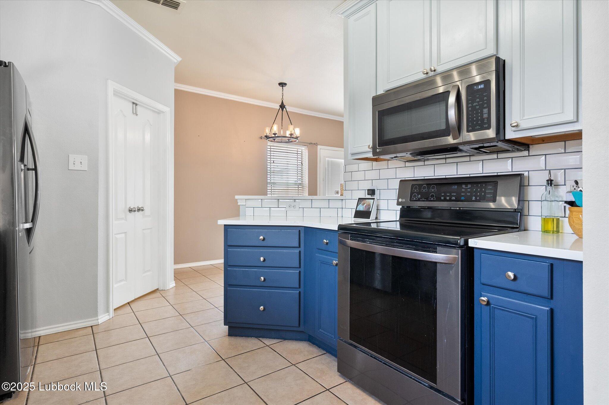 10827 Detroit Avenue Property Photo 14