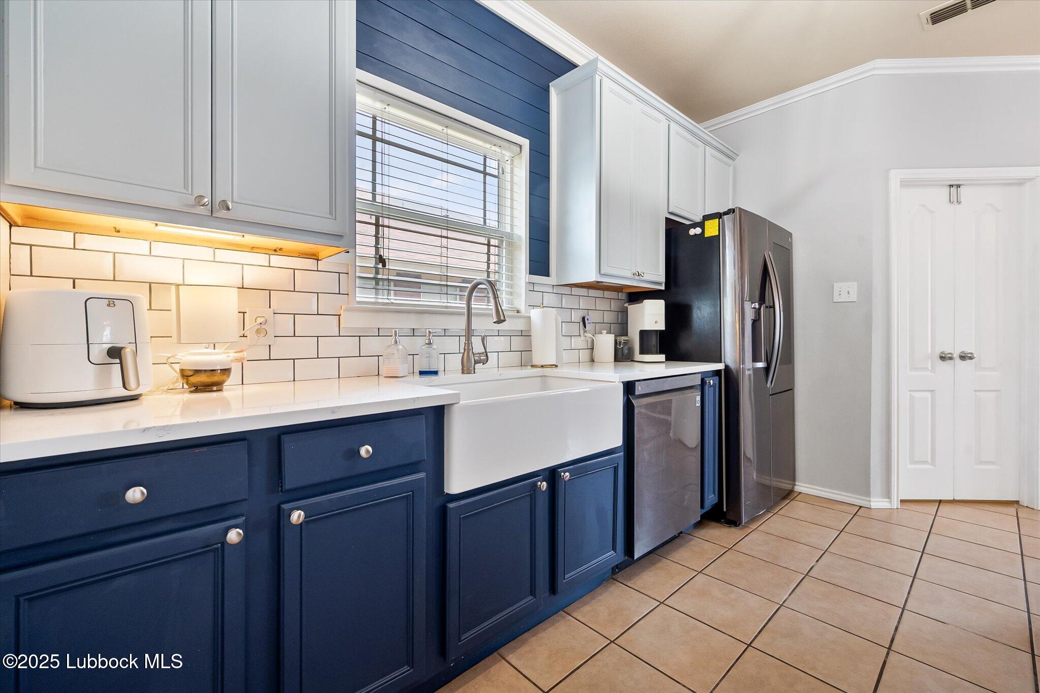 10827 Detroit Avenue Property Photo 15