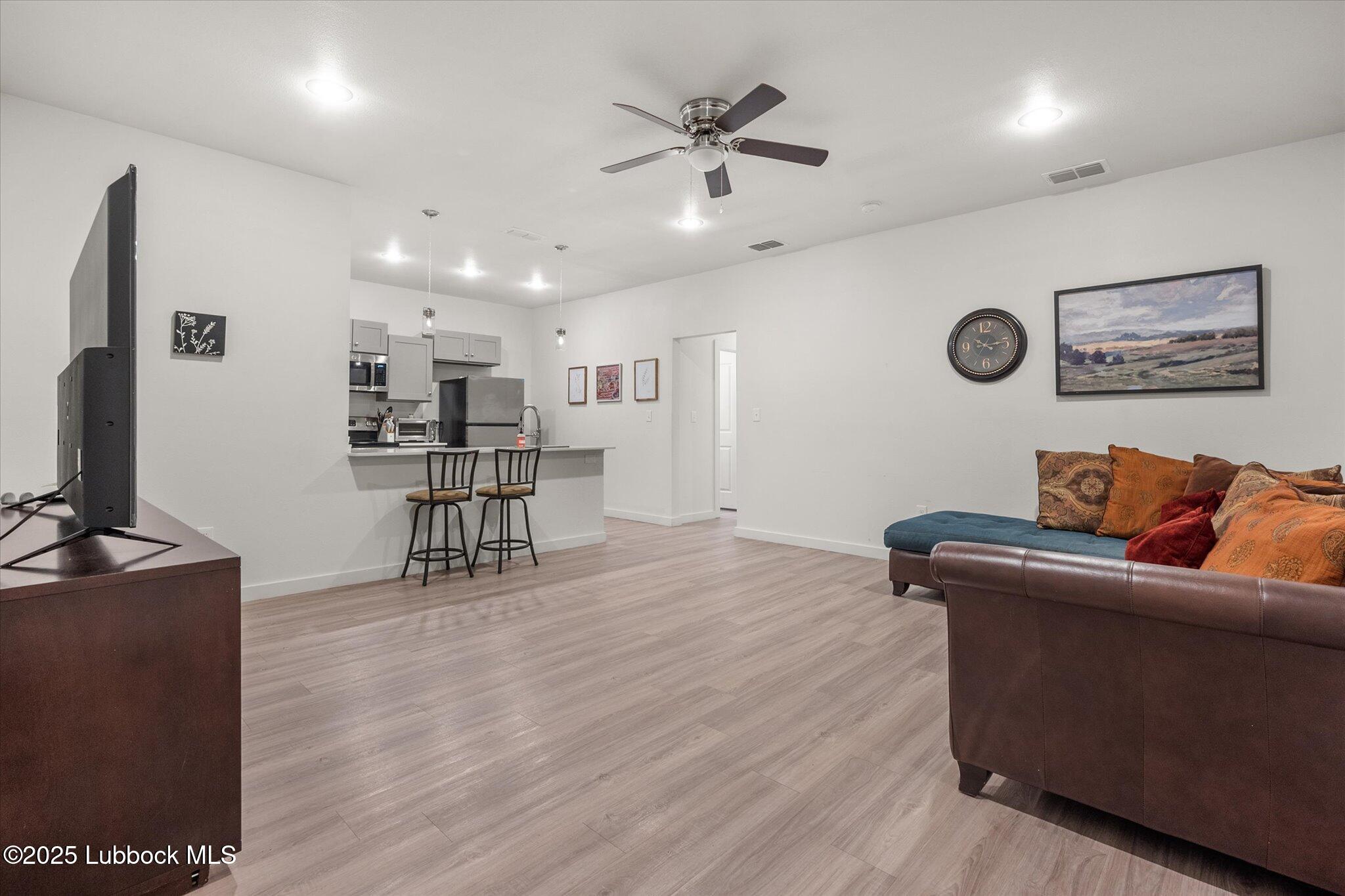 1203 N Evanston Avenue Property Photo 4