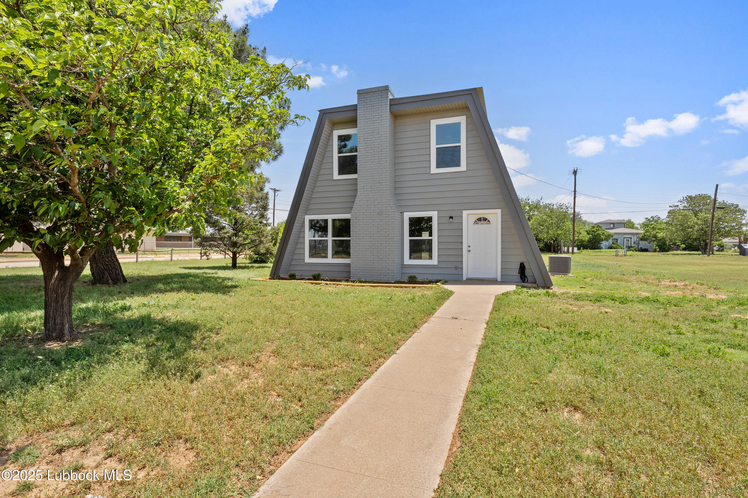 303 S Ivy Street Property Photo 1