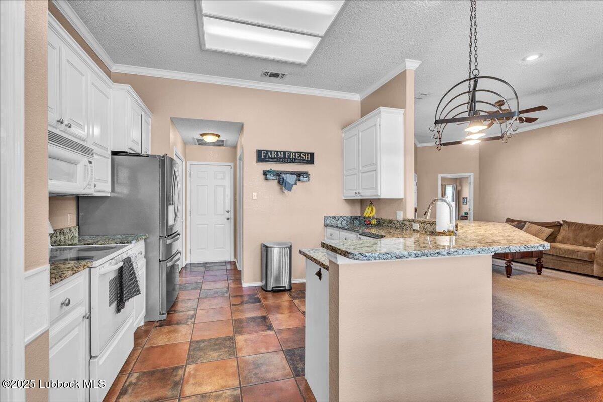 5004 102nd Street Property Photo 12