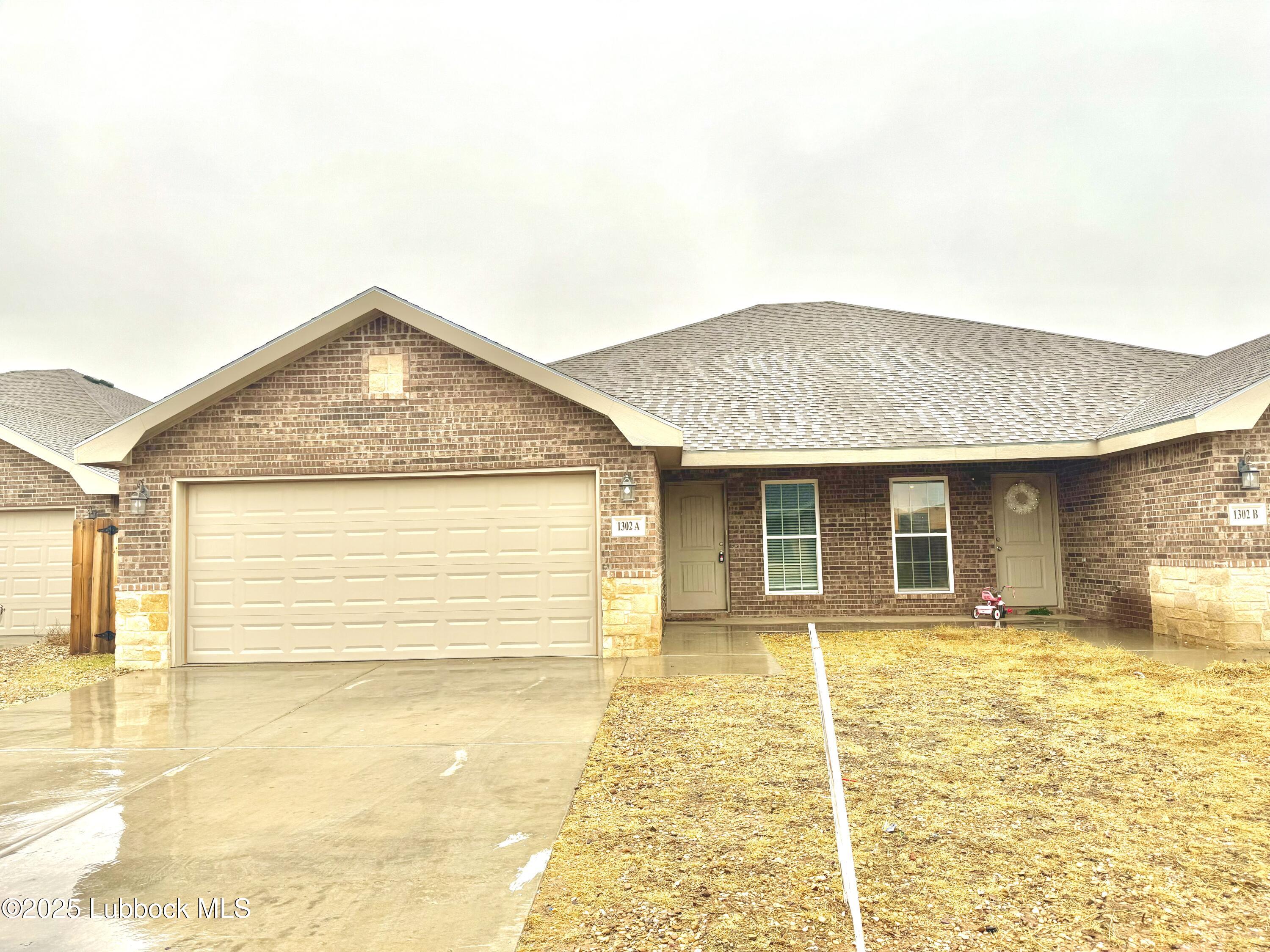 1302 N Clinton Avenue Property Photo 1