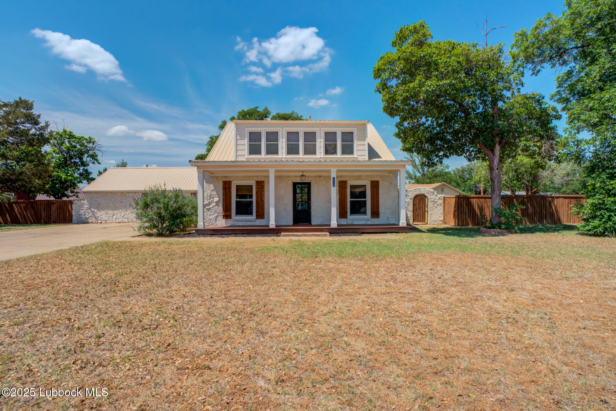 5320 25th Street Property Photo 1