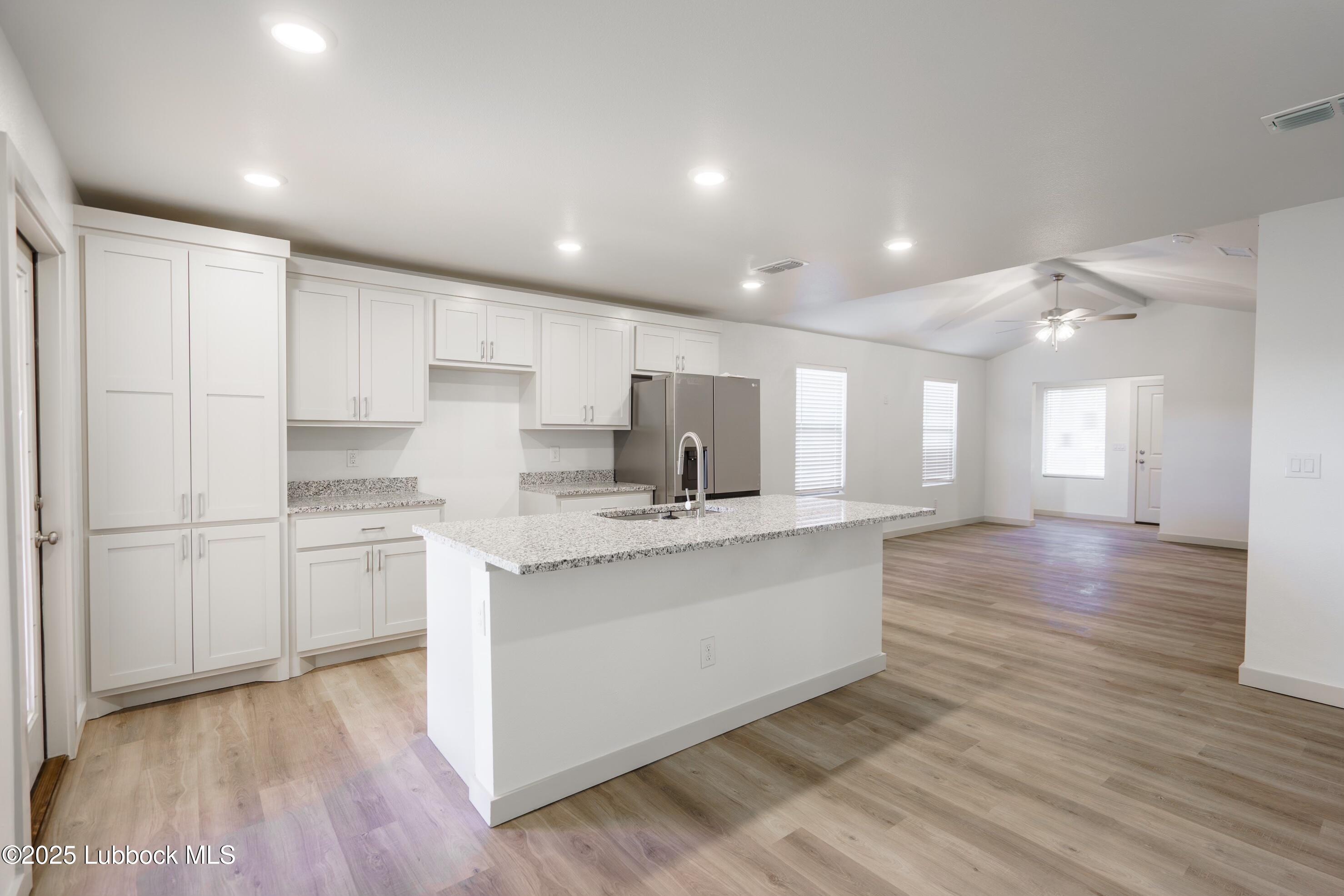 2210 N Avenue N Property Photo 1