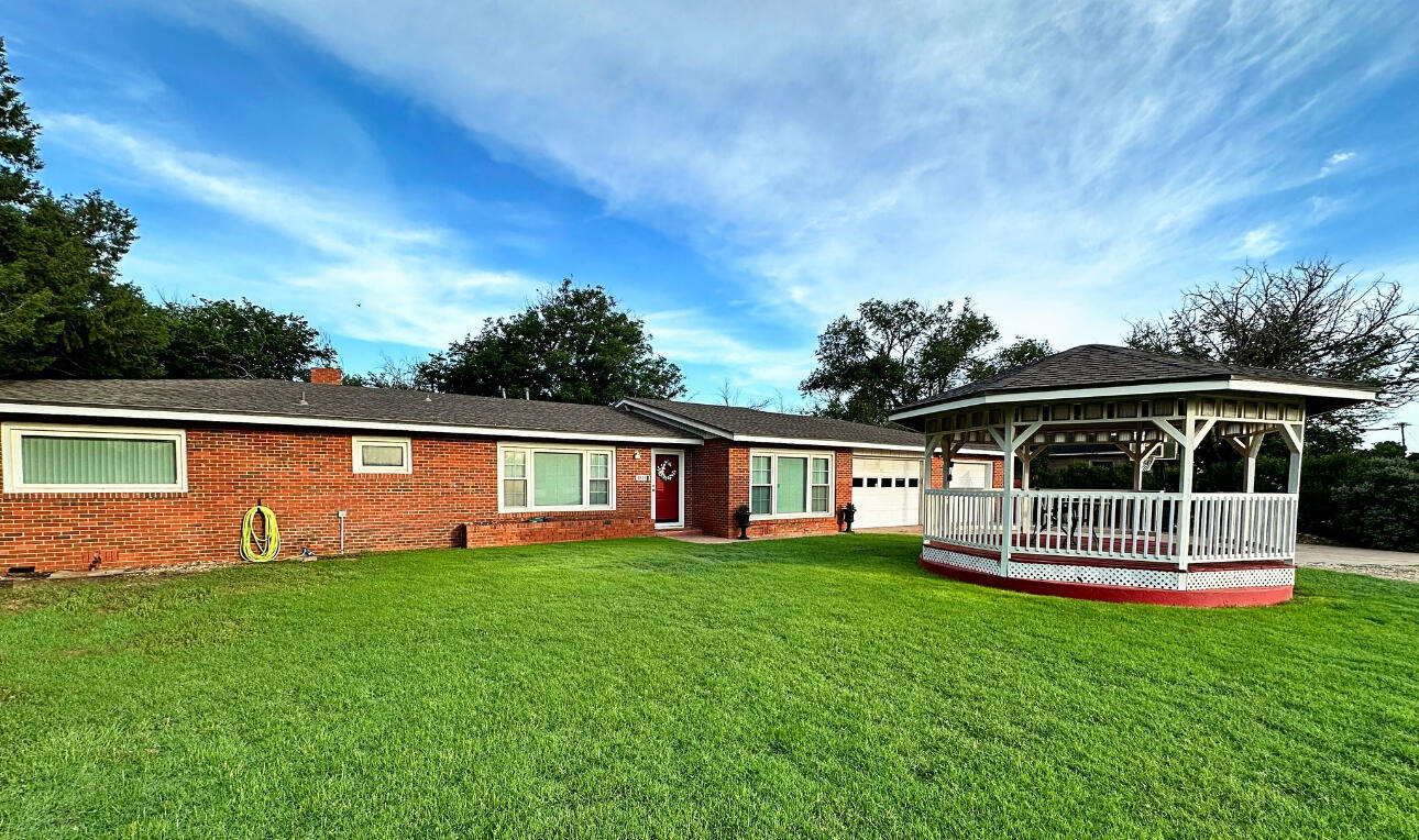 1936 Ave H Property Photo 1