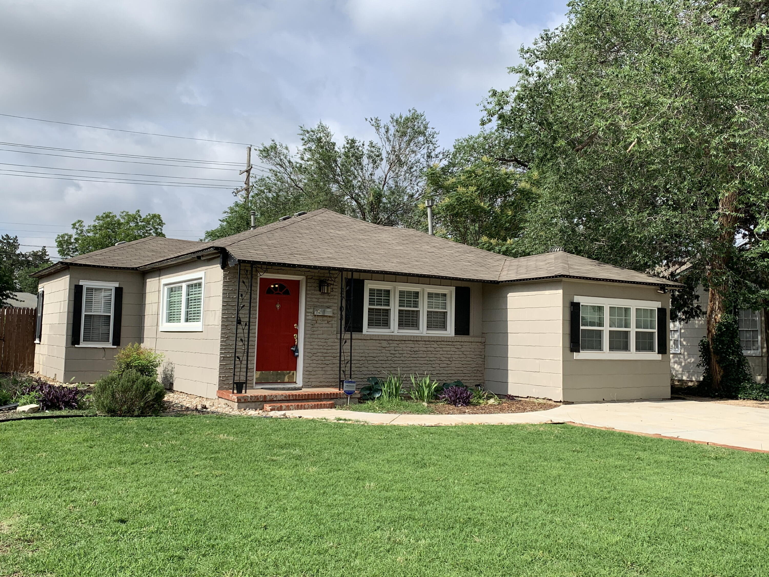 2703 30th Street Property Photo 1