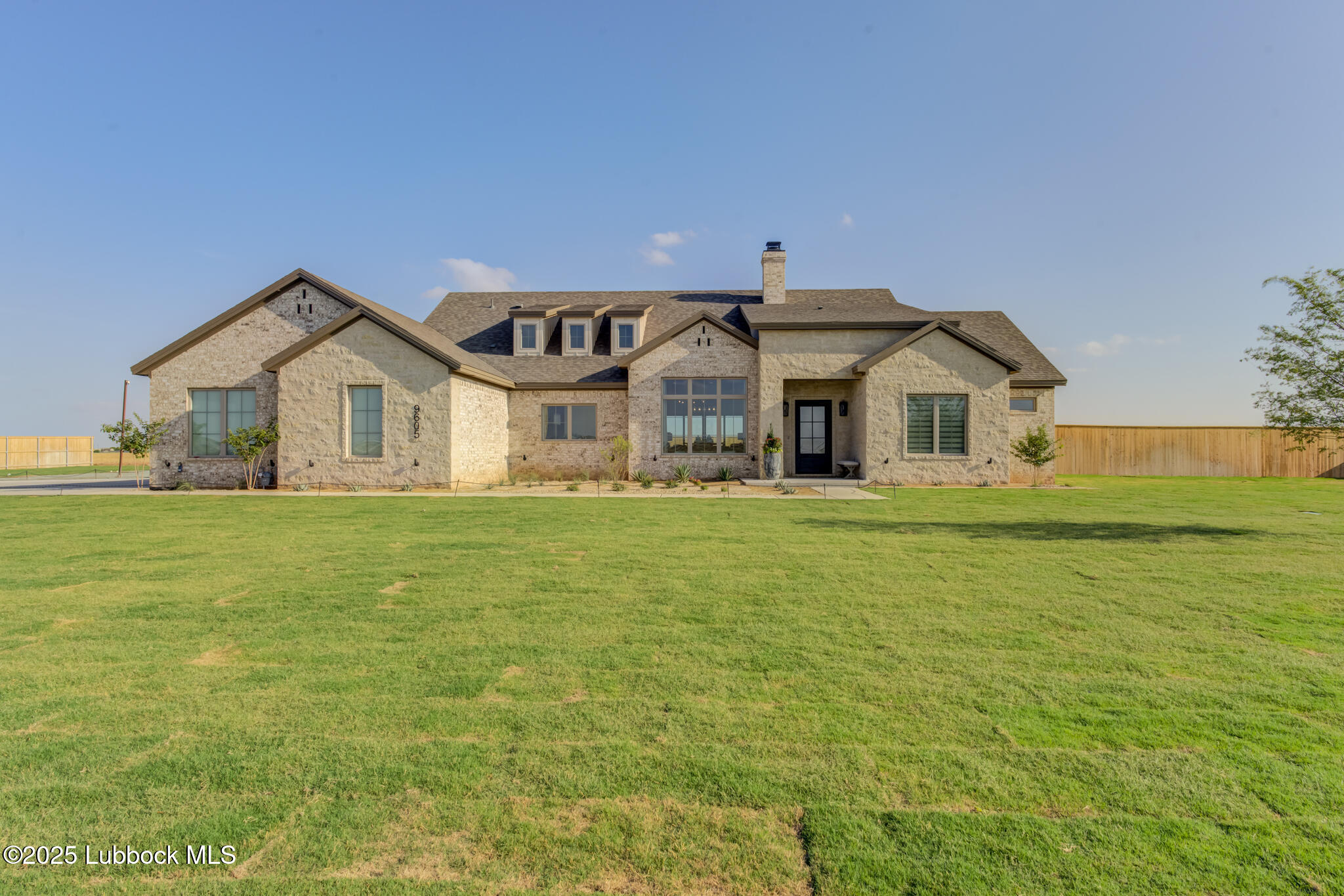 9605 County Rd 7615 Property Photo 1
