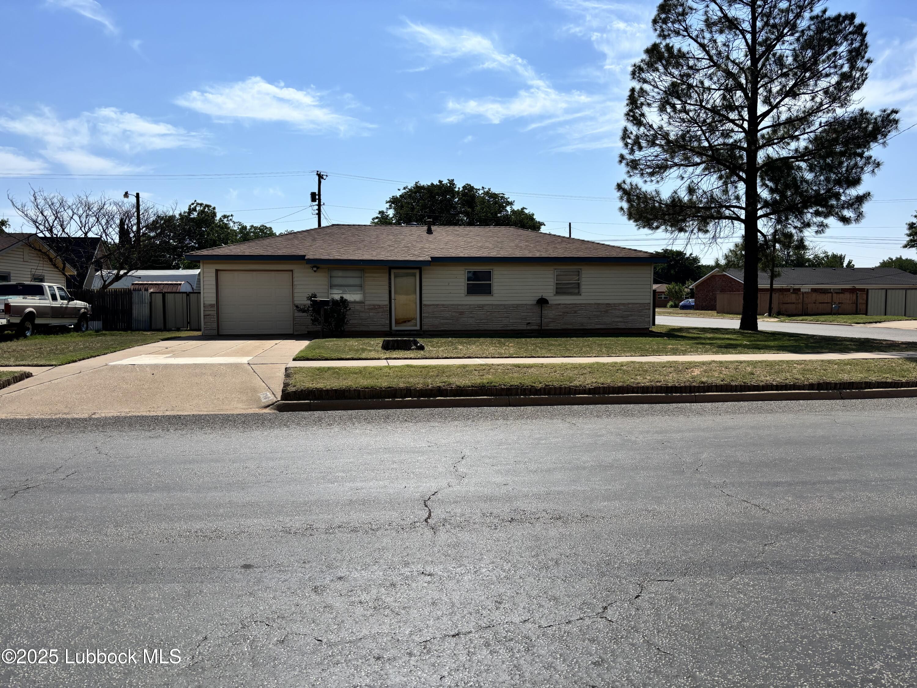 1006 S Cedar Street Property Photo 1