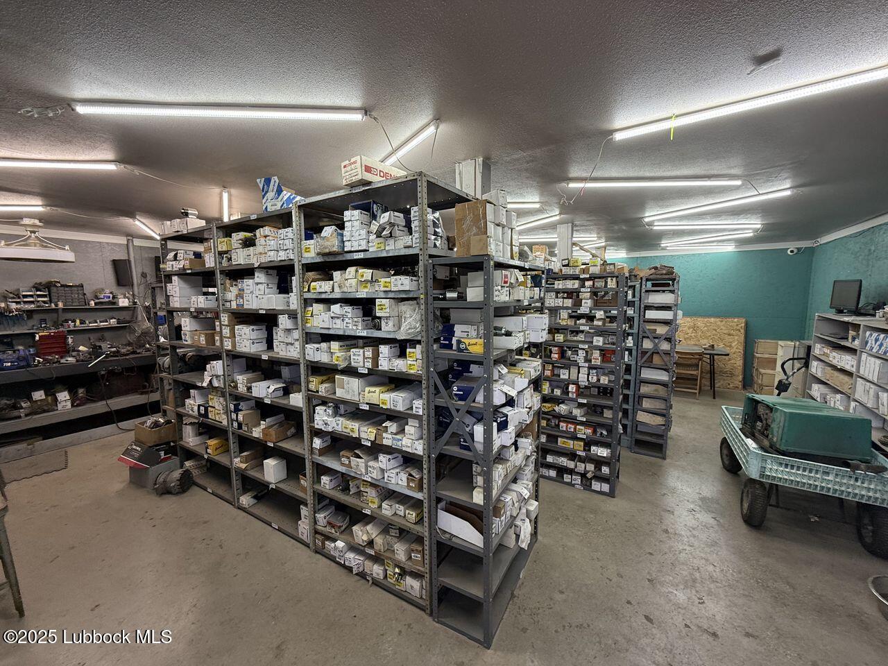 4411 & 4403 I-27 Property Photo 9