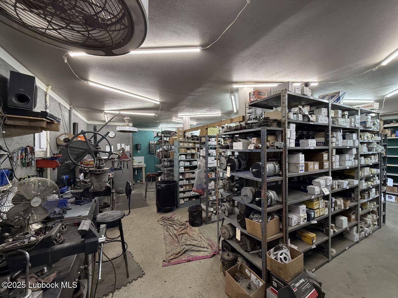 4411 & 4403 I-27 Property Photo 11
