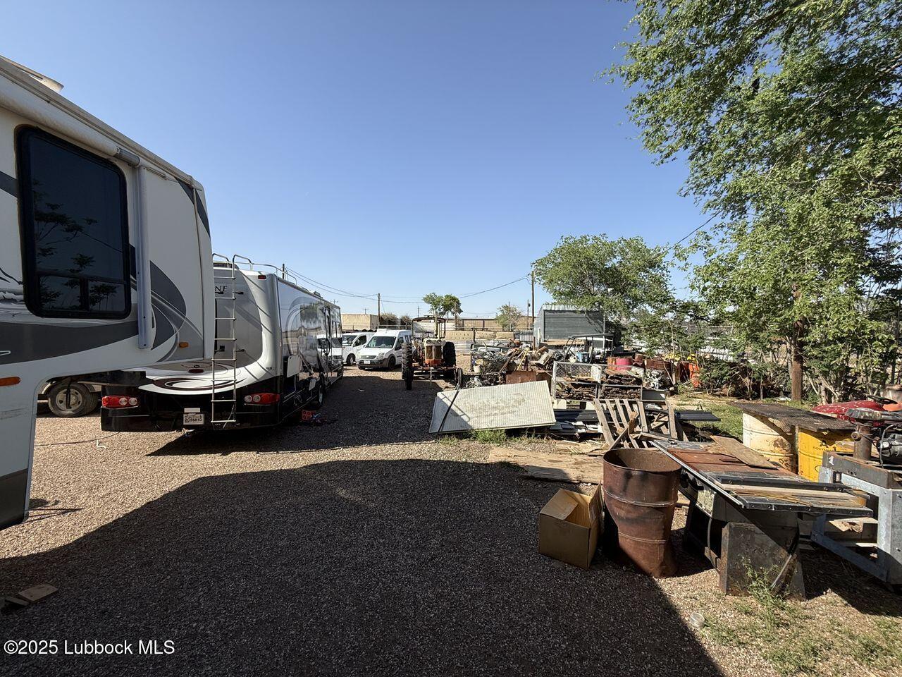 4411 & 4403 I-27 Property Photo 13