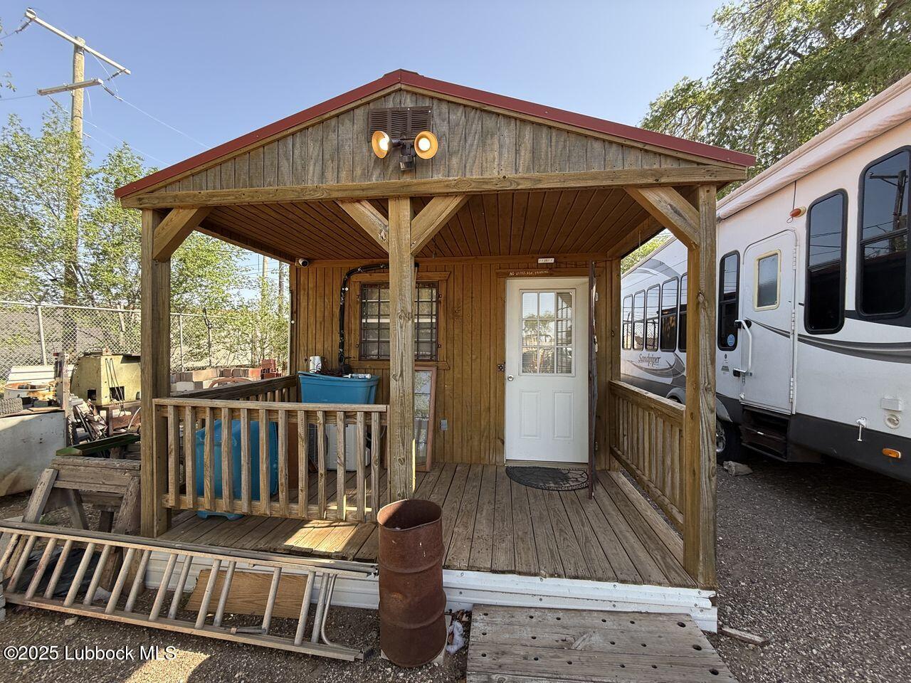 4411 & 4403 I-27 Property Photo 28