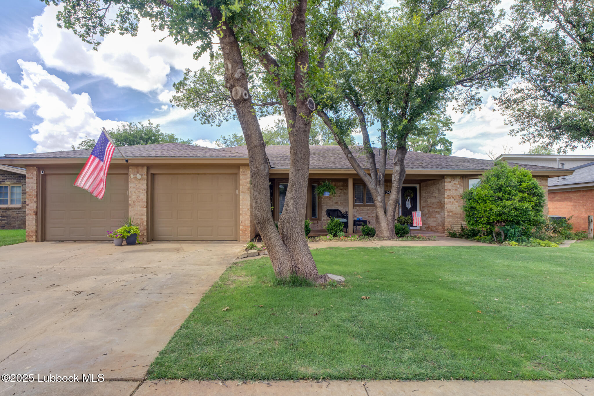 5304 89th Street Property Photo 1