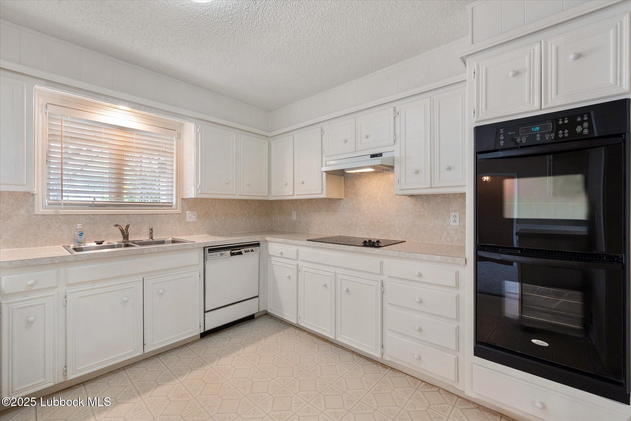 5727 68th Street Property Photo 9