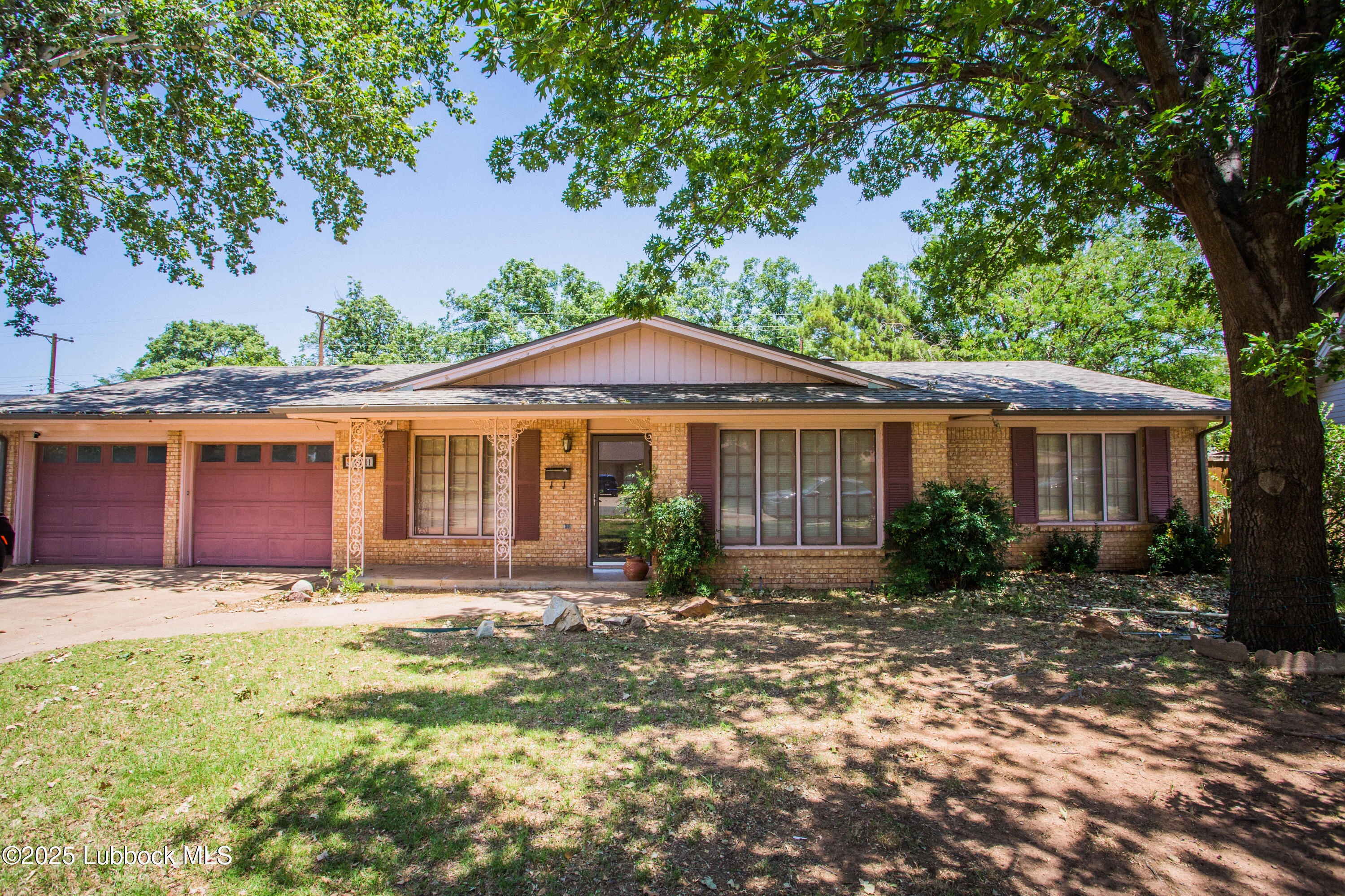 6211 Louisville Drive Property Photo 1