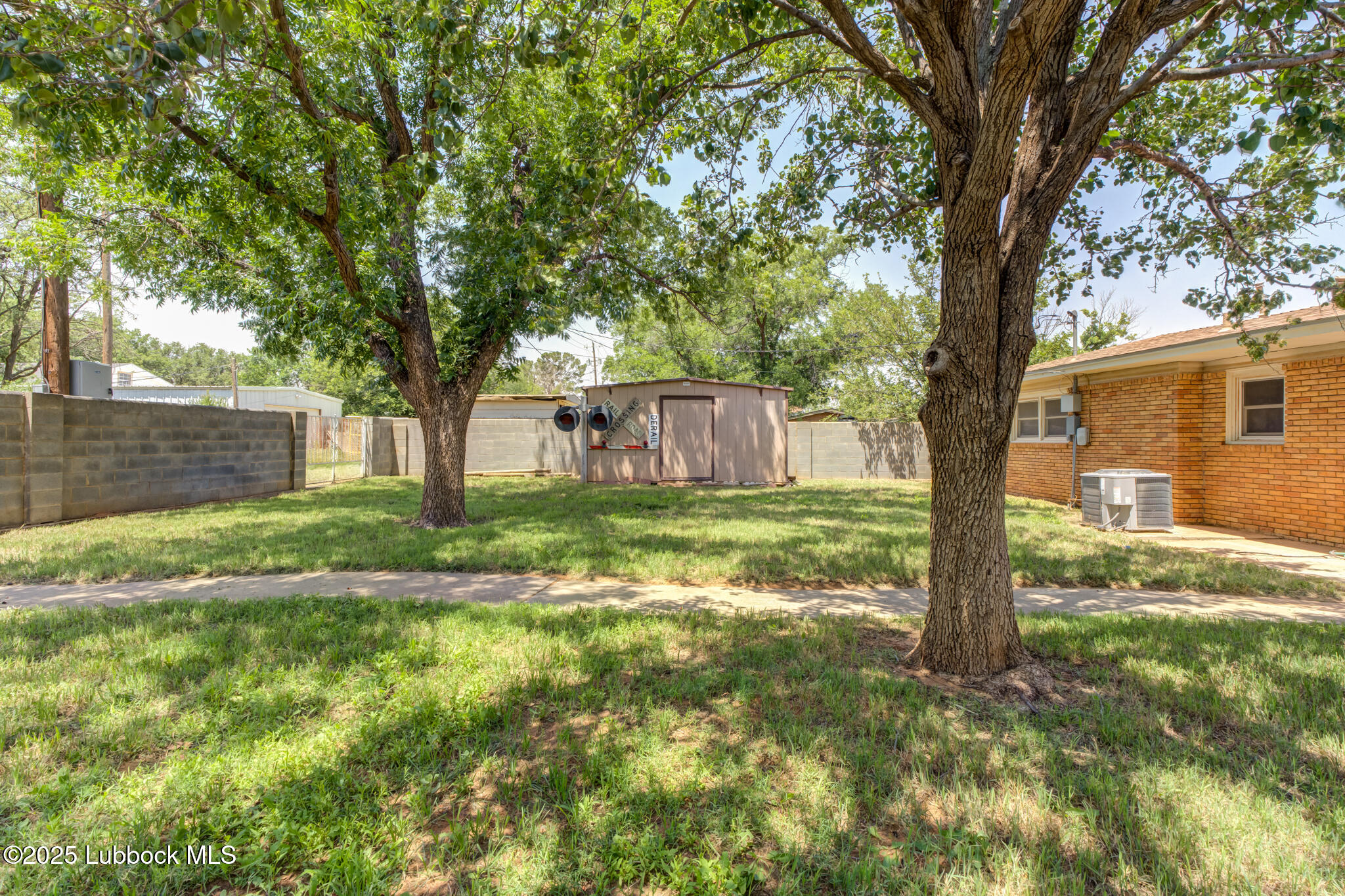 1308 E Buckley Street Property Photo 48