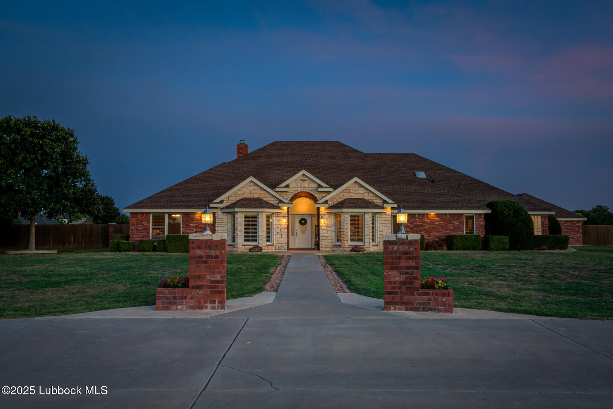 5519 154th Place Property Photo 1