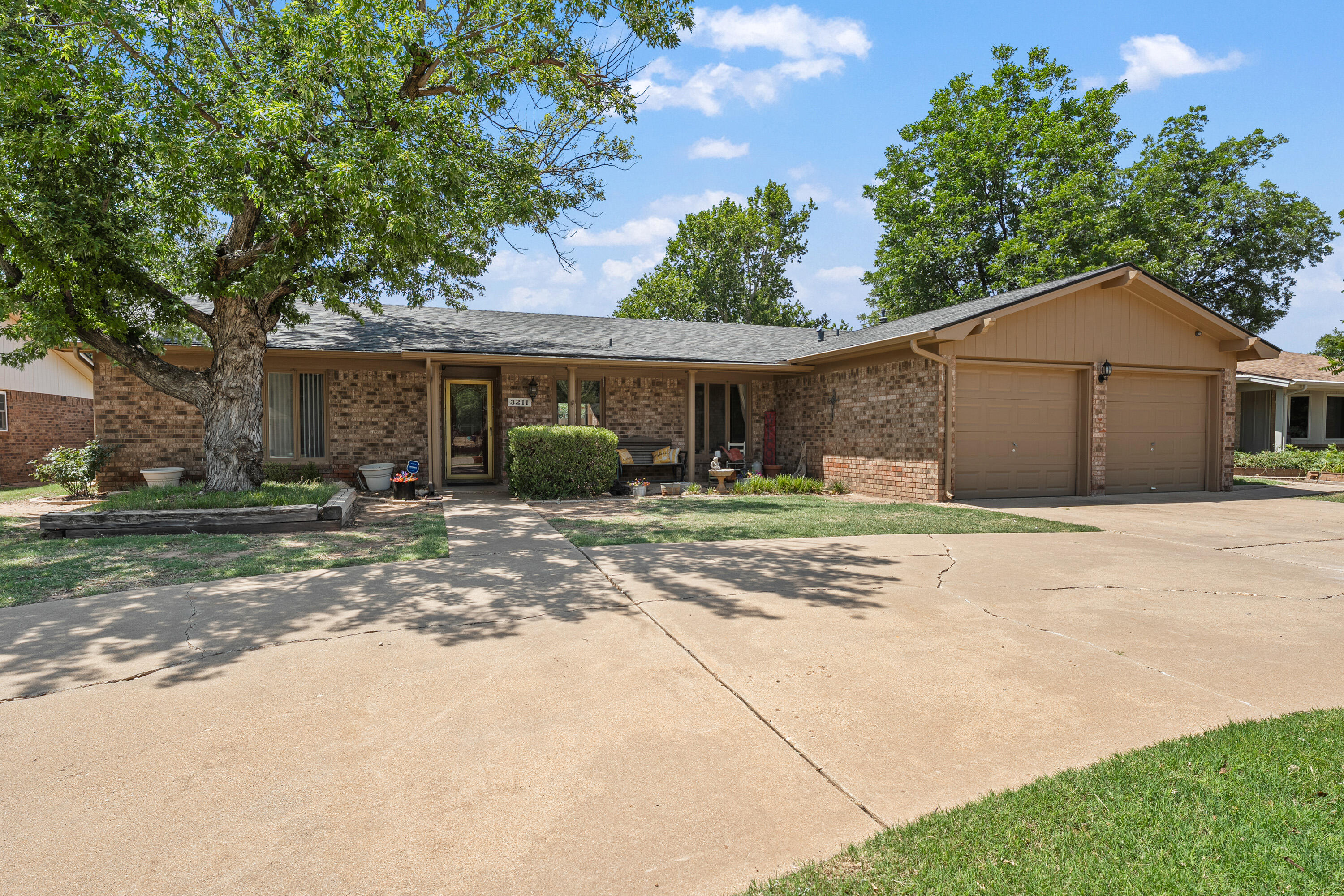 3211 77th Street Property Photo 1