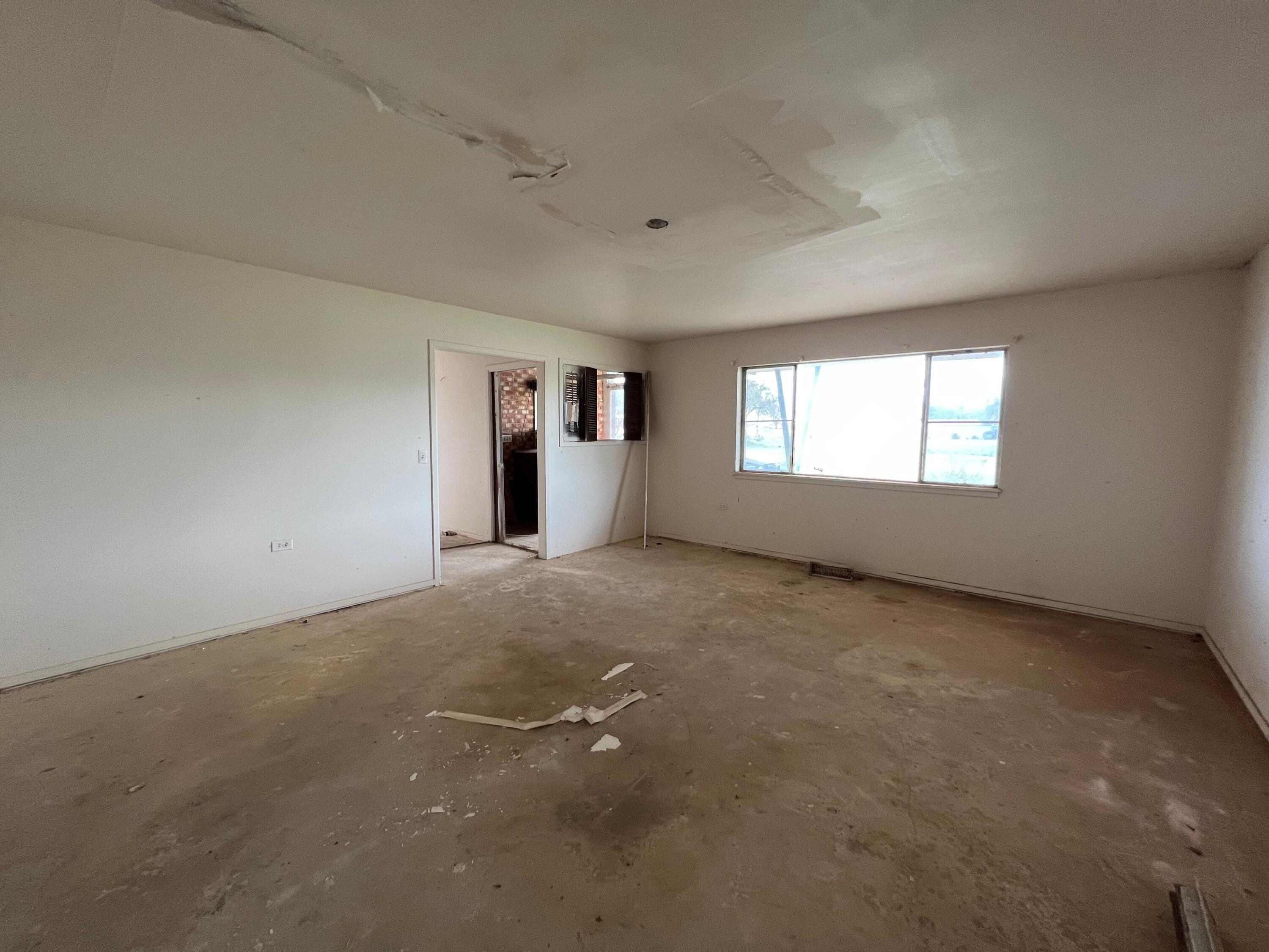 2500 N Main Street Property Photo 6
