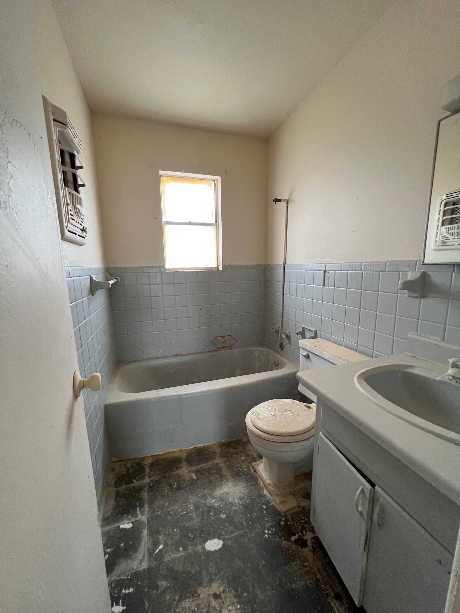2500 N Main Street Property Photo 11