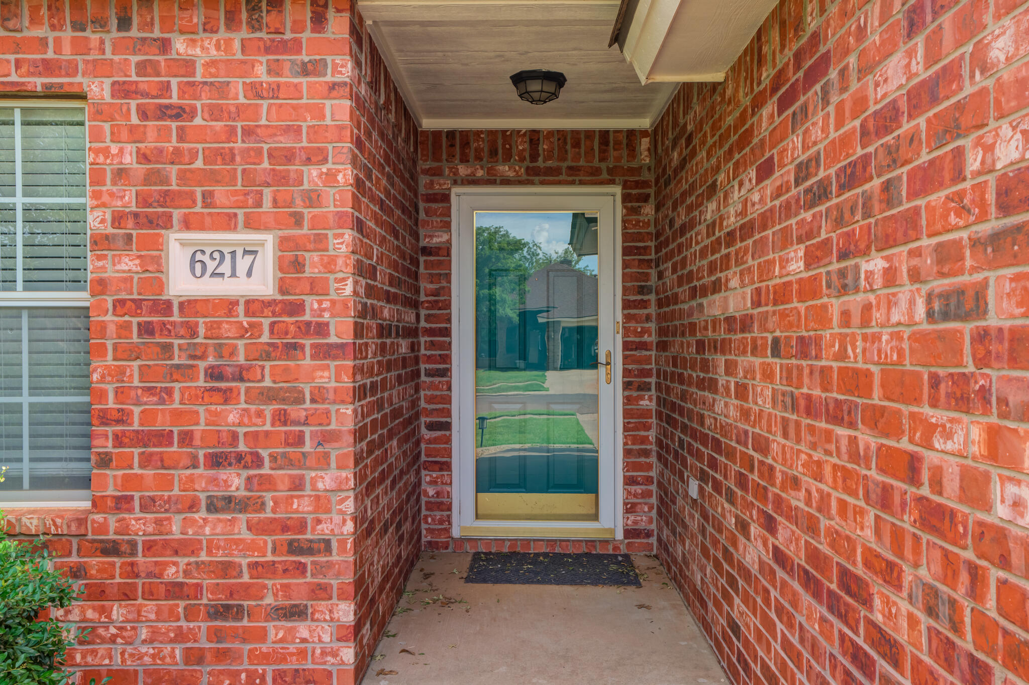 6217 7th Street Property Photo 3