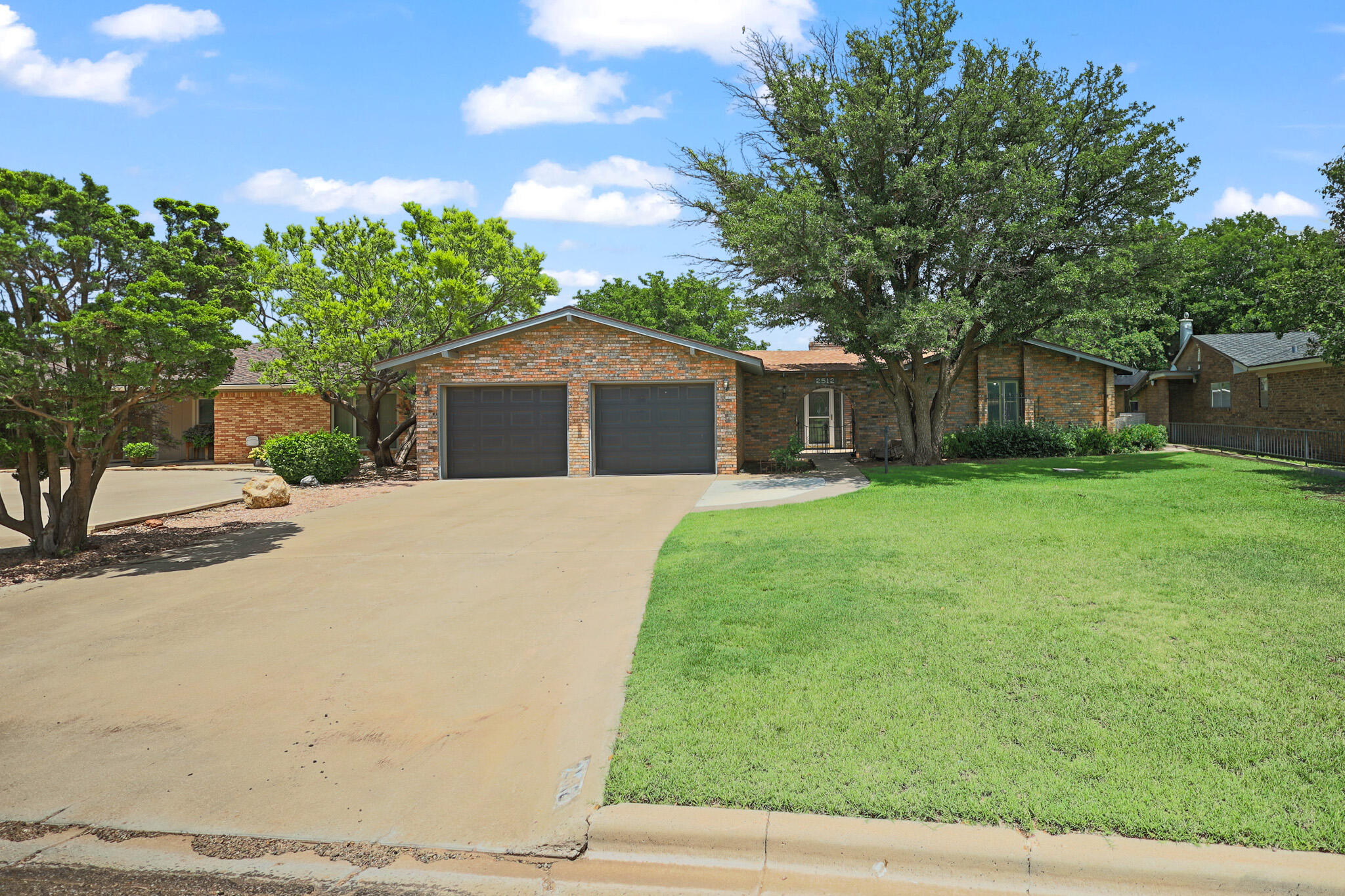 2512 Holliday Drive Property Photo 1