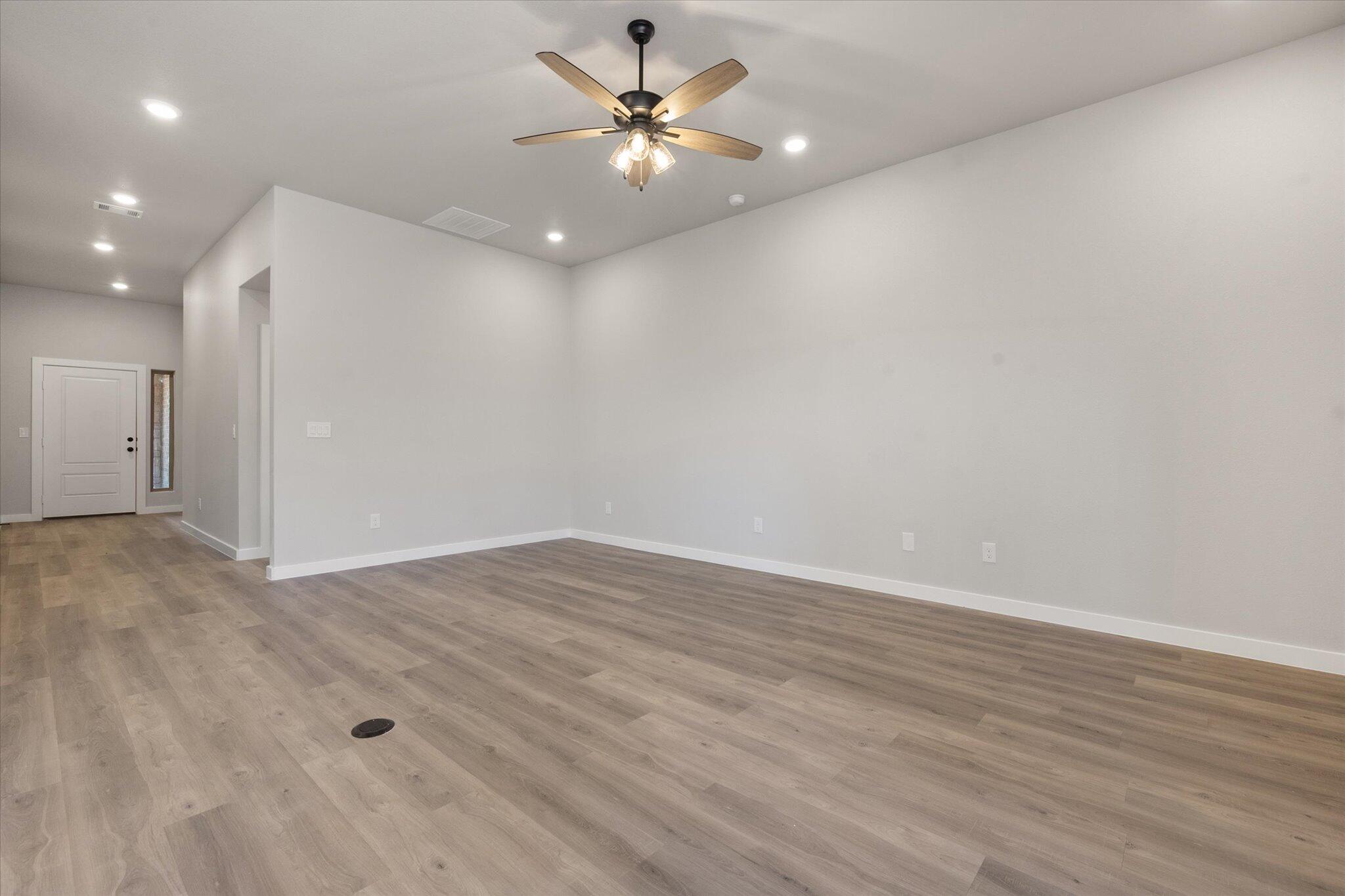 303 E 25th Street Property Photo 5