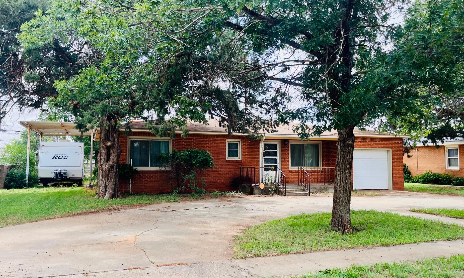 1012 E Oak Street Property Photo 1